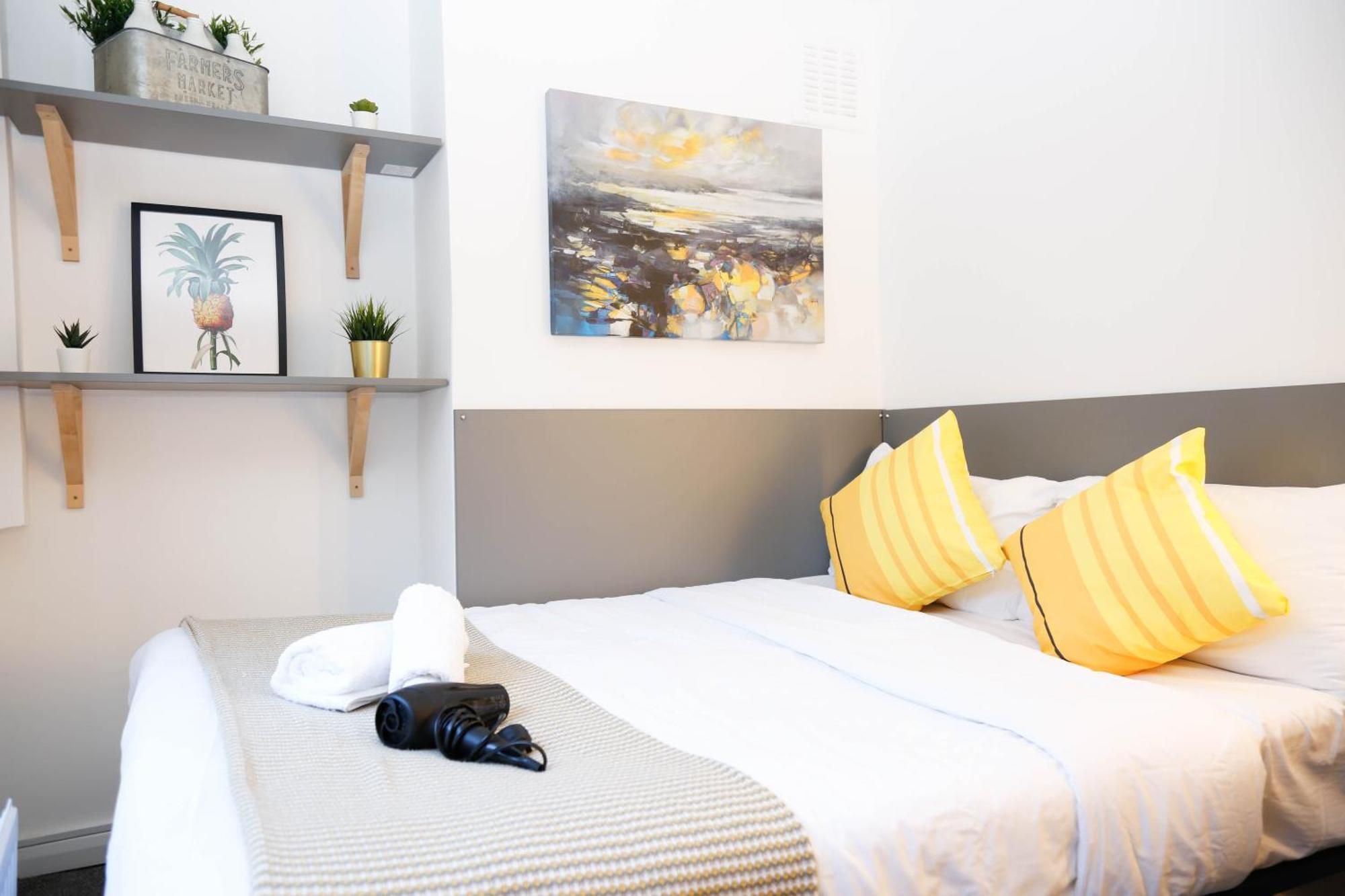 Stylish 1-minute Walk To Camden Town Metro, Shops, Cafes, Bars & Restaurants With Shared Bathrooms Quarto em Acomodações Particulares