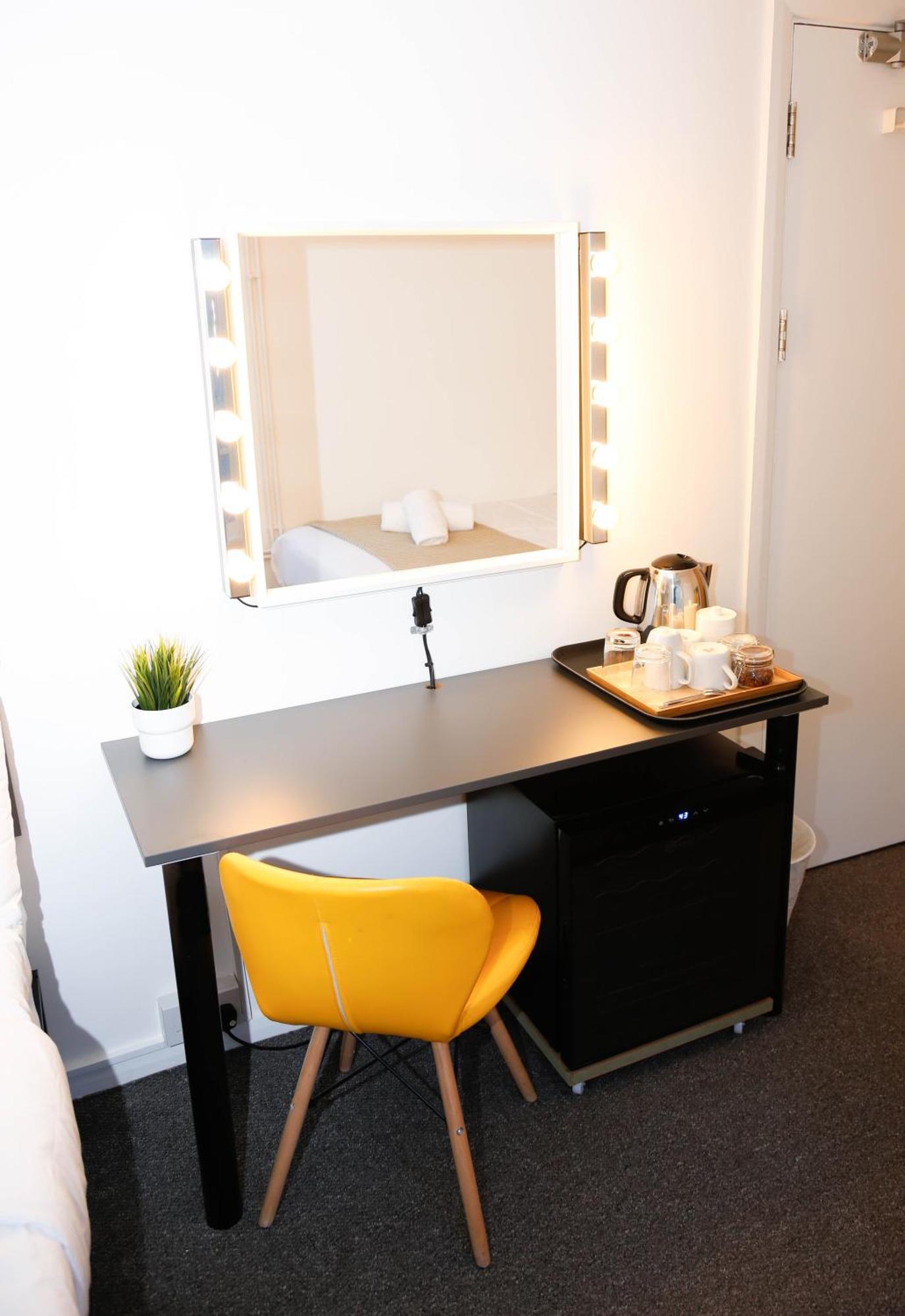 Stylish 1-minute Walk To Camden Town Metro, Shops, Cafes, Bars & Restaurants With Shared Bathrooms Londen