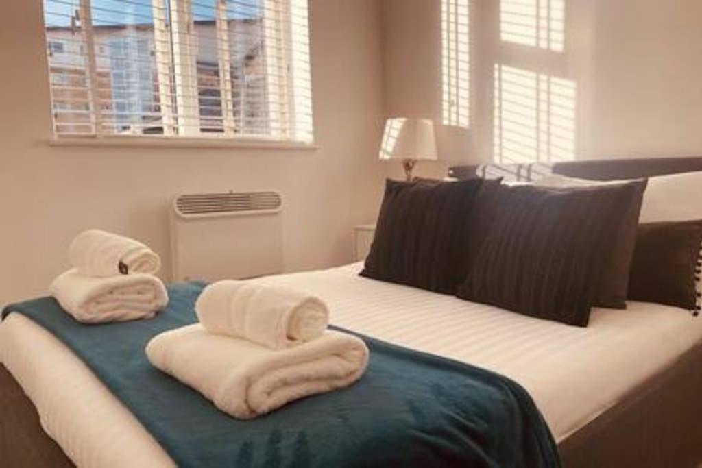 Modern 1 Bed Flat In Hackney With Parking Apartment *
