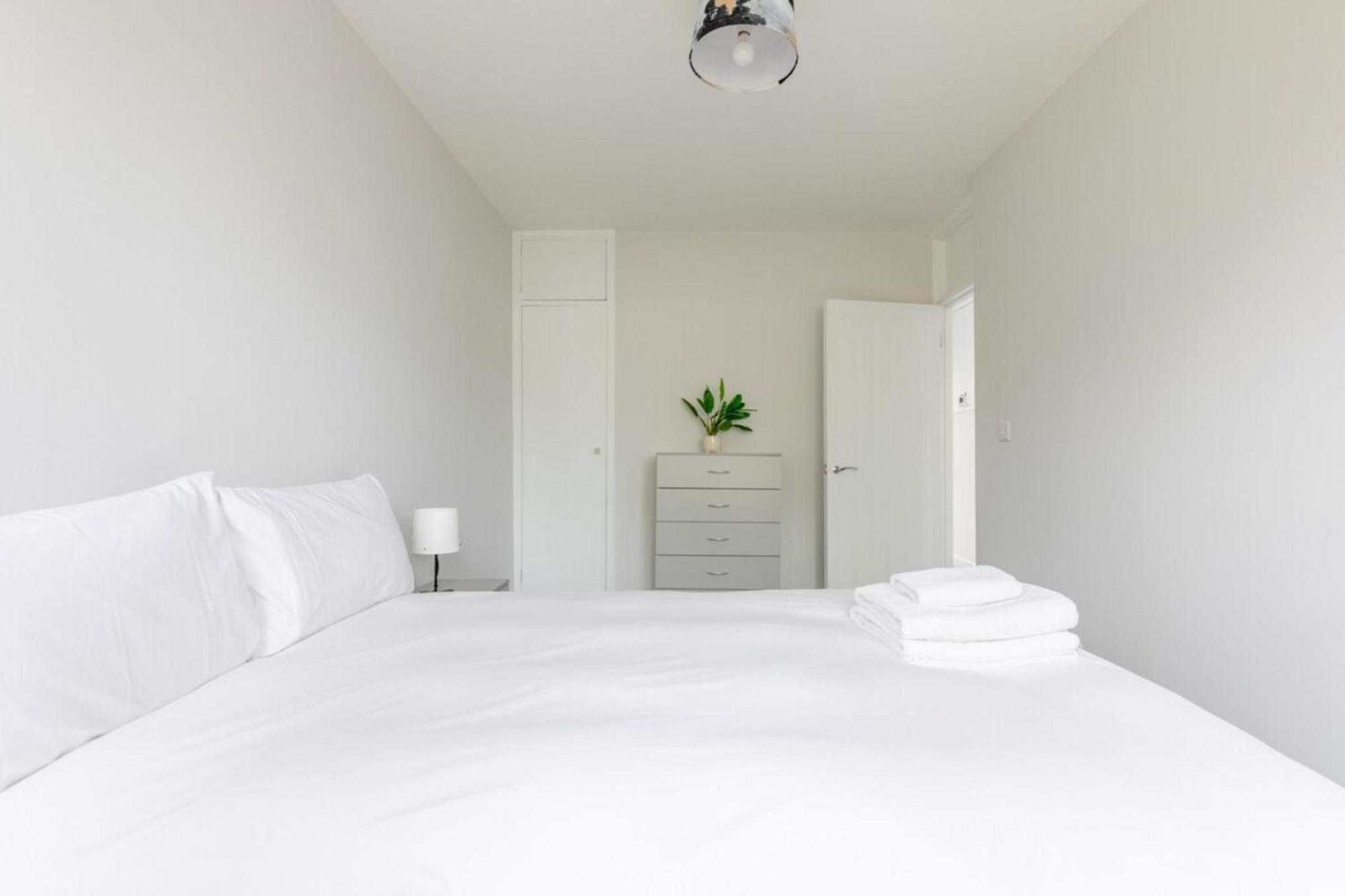 Newly Renovated 3bd Islington! Hébergement de vacances *