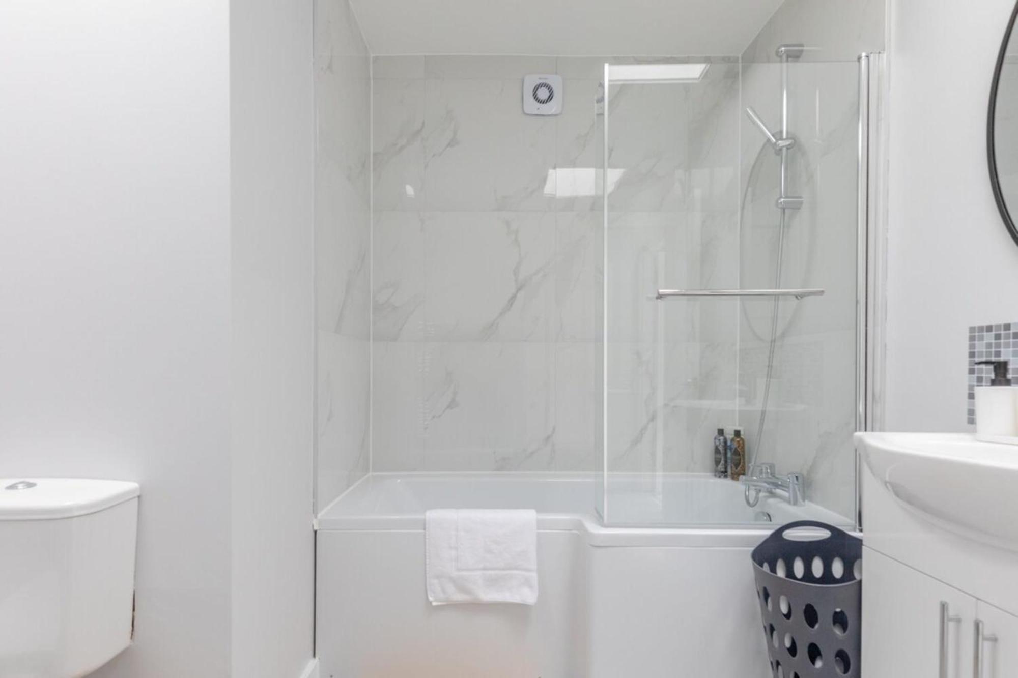 Hébergement de vacances Newly Renovated 3bd Islington! *