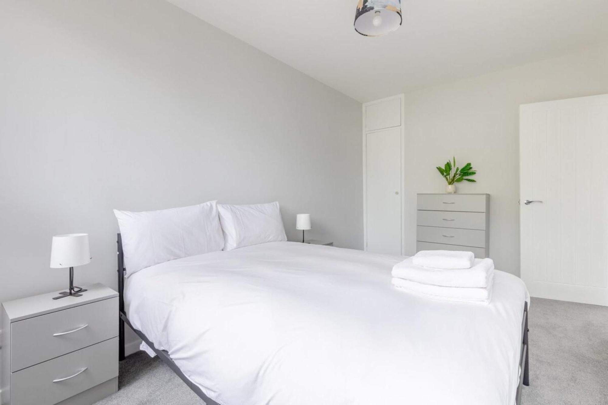 Newly Renovated 3bd Islington! Ferienhaus *