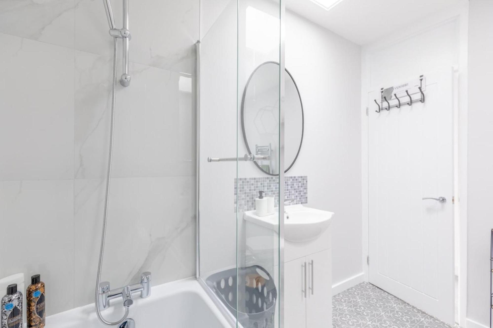 Newly Renovated 3bd Islington! Hébergement de vacances *