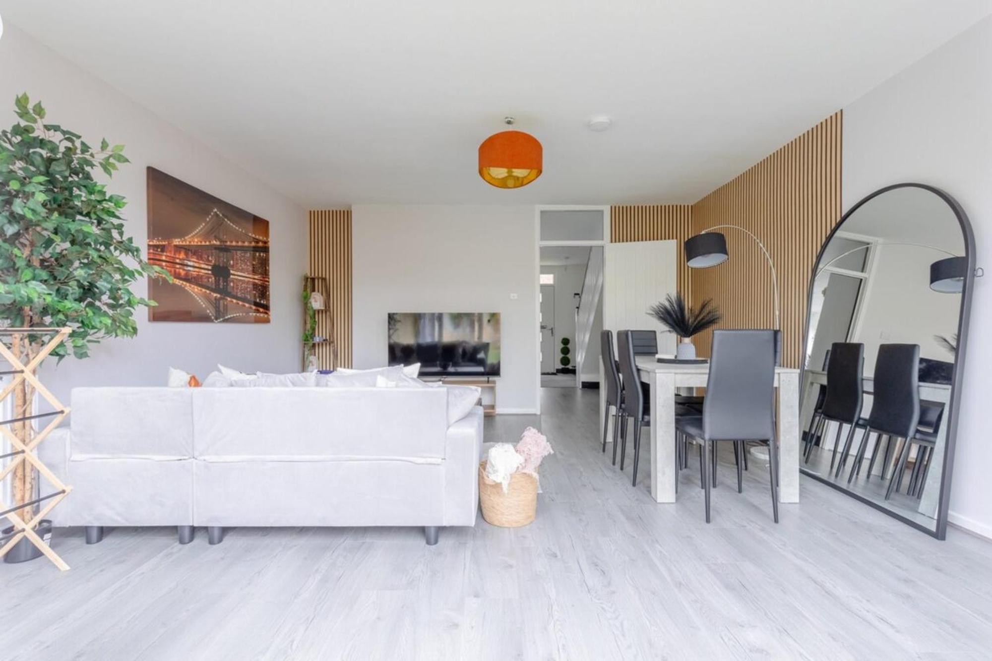 Newly Renovated 3bd Islington! Hébergement de vacances *