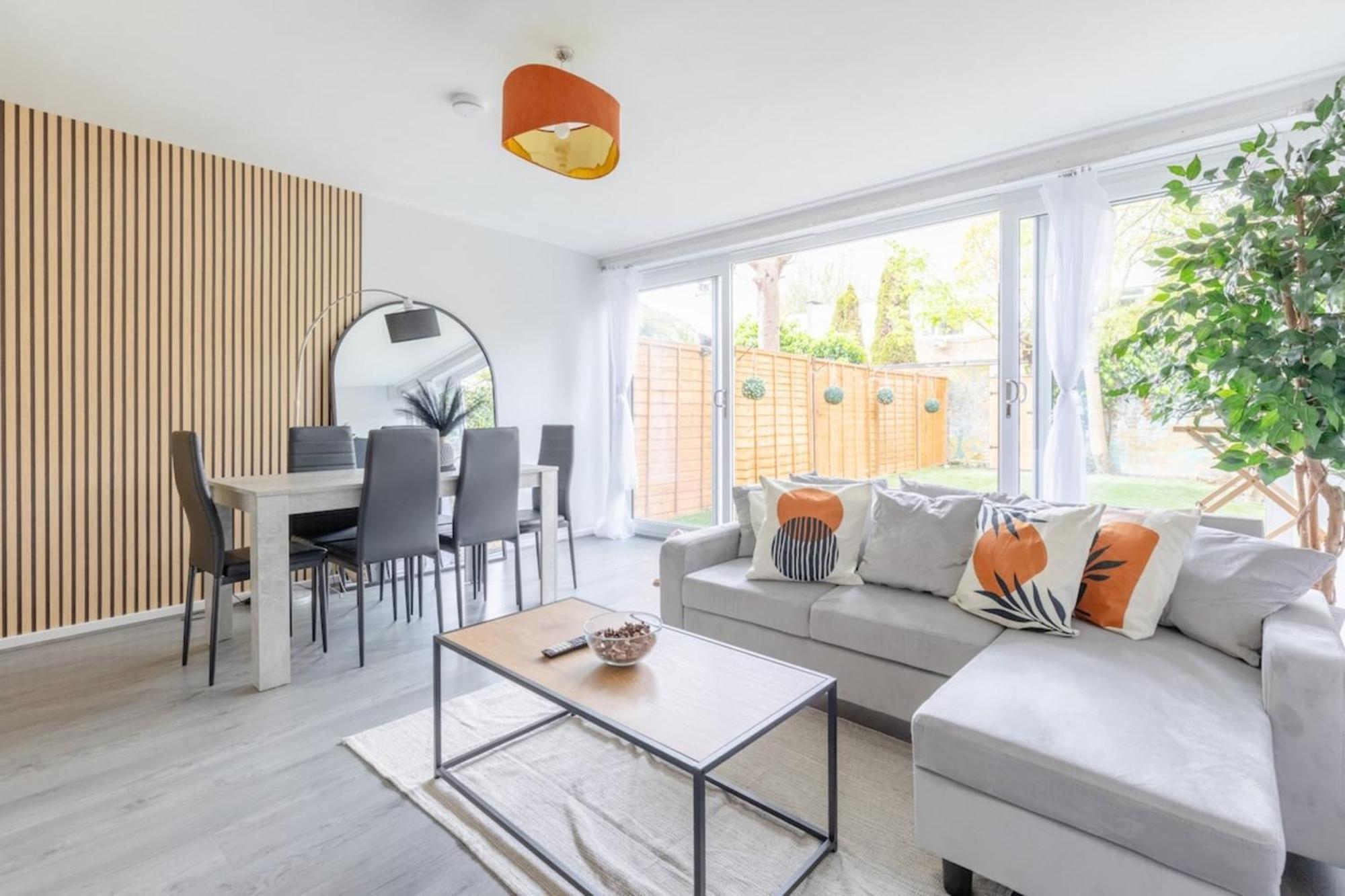 Newly Renovated 3bd Islington! Hébergement de vacances *