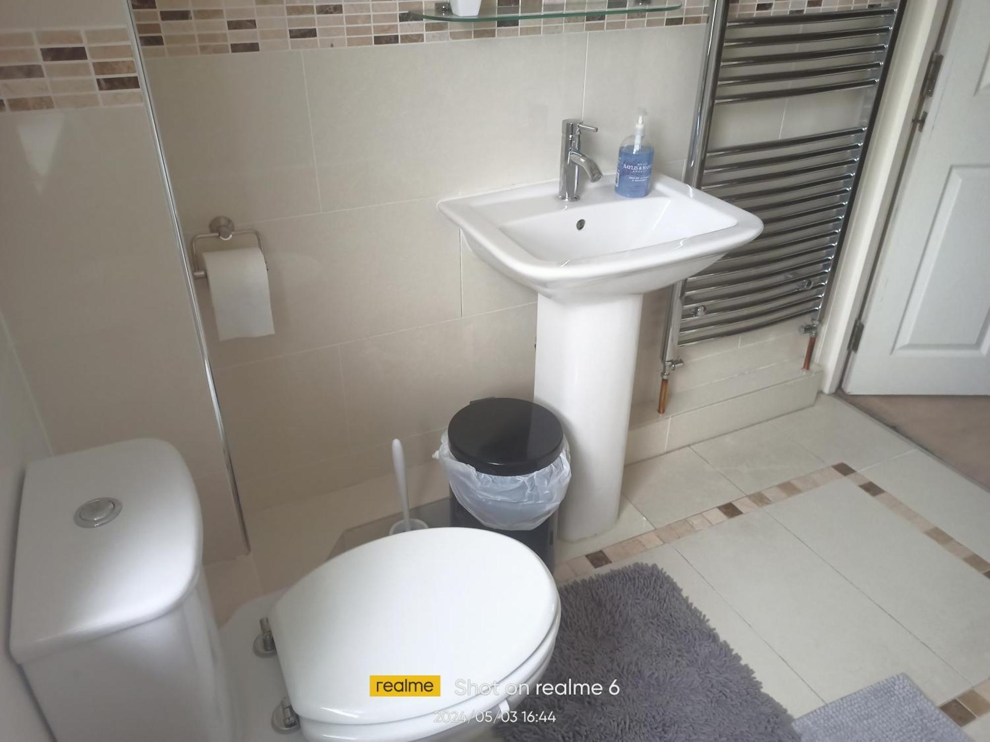 Goldy's Place In E17 Room2 *