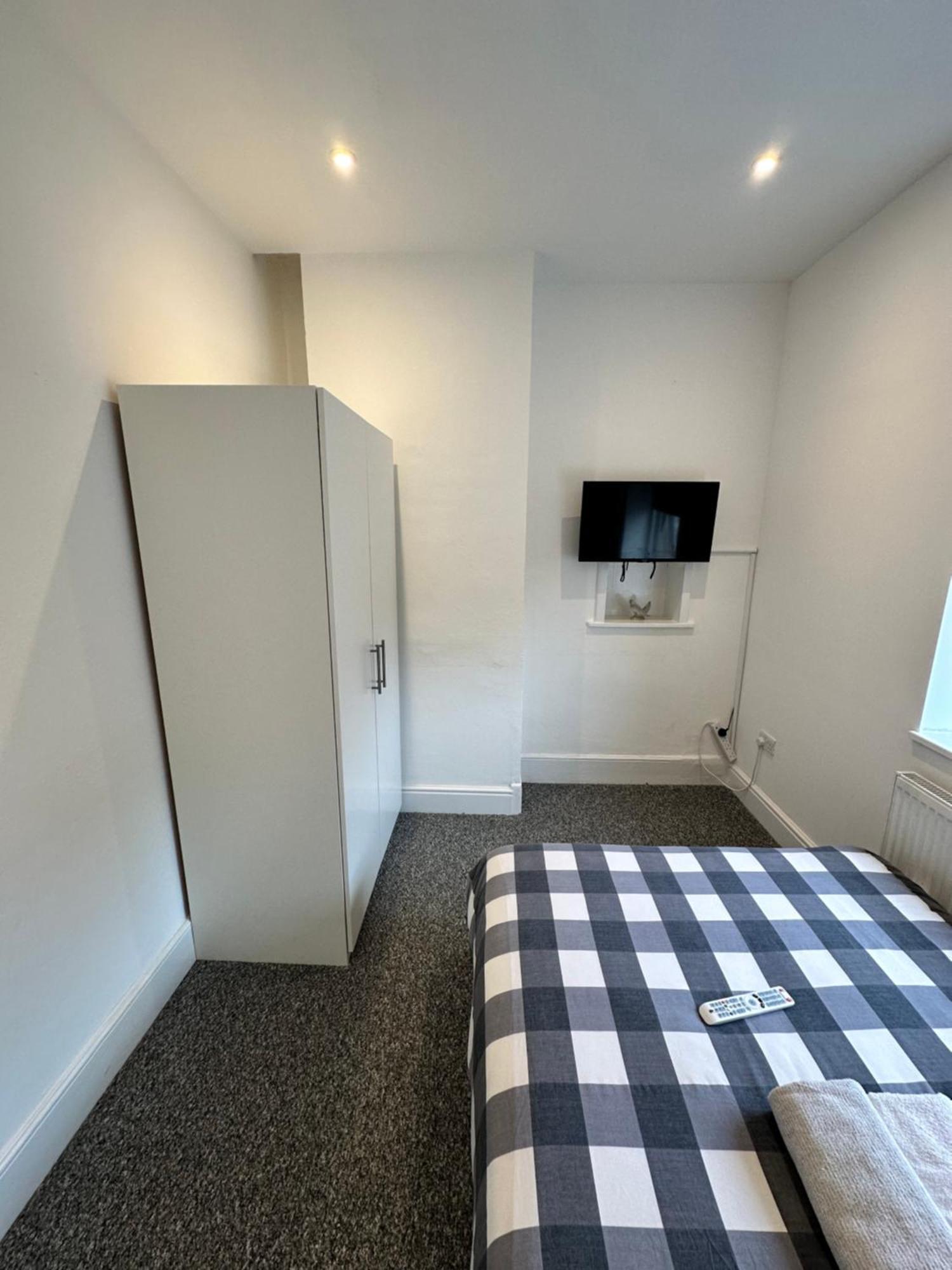 4 Bedroom House Upper Tulse Hill, London, Sw2 2rp Apartamento