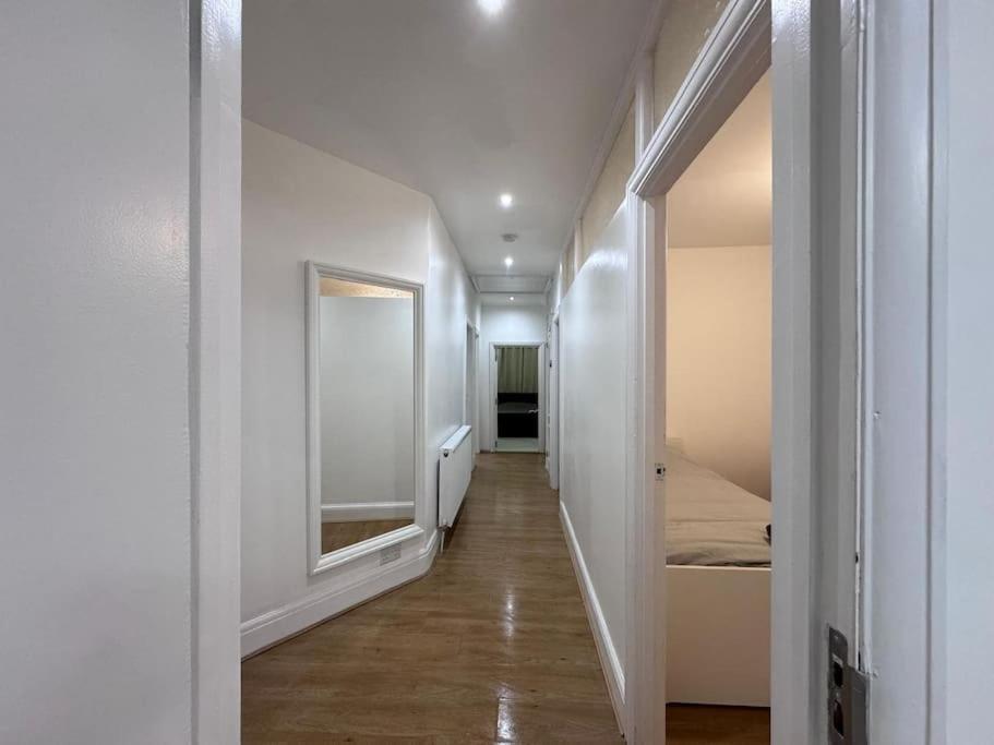 Elegant Living, 3 Bedroom Modern House Holiday home *