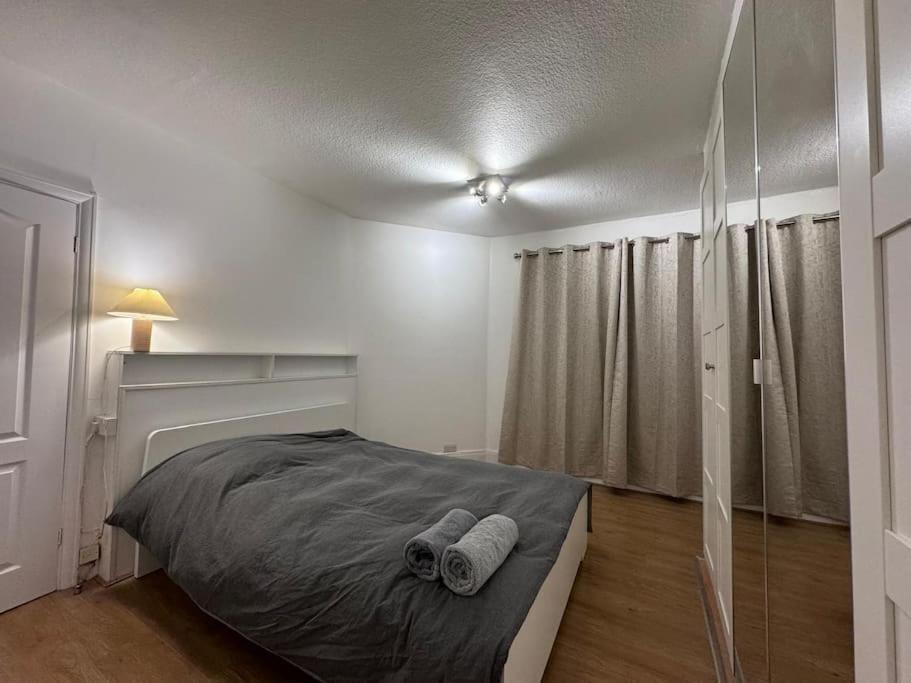 Elegant Living, 3 Bedroom Modern House London