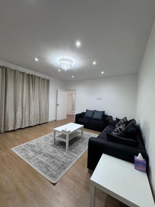 Elegant Living, 3 Bedroom Modern House