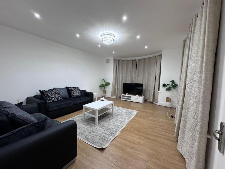 Elegant Living, 3 Bedroom Modern House * Londres
