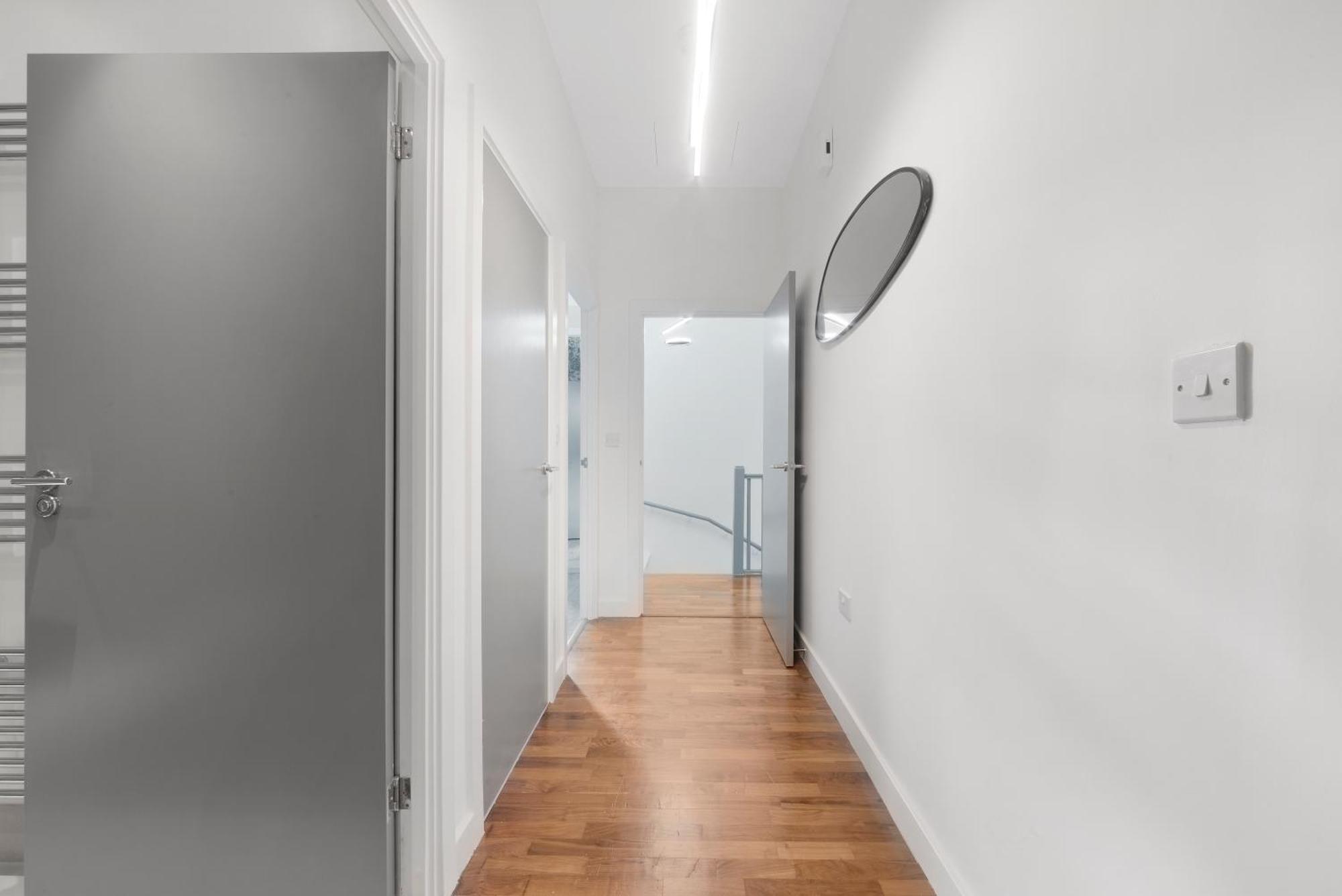 Riverside 2 Bedroom Stratford * London