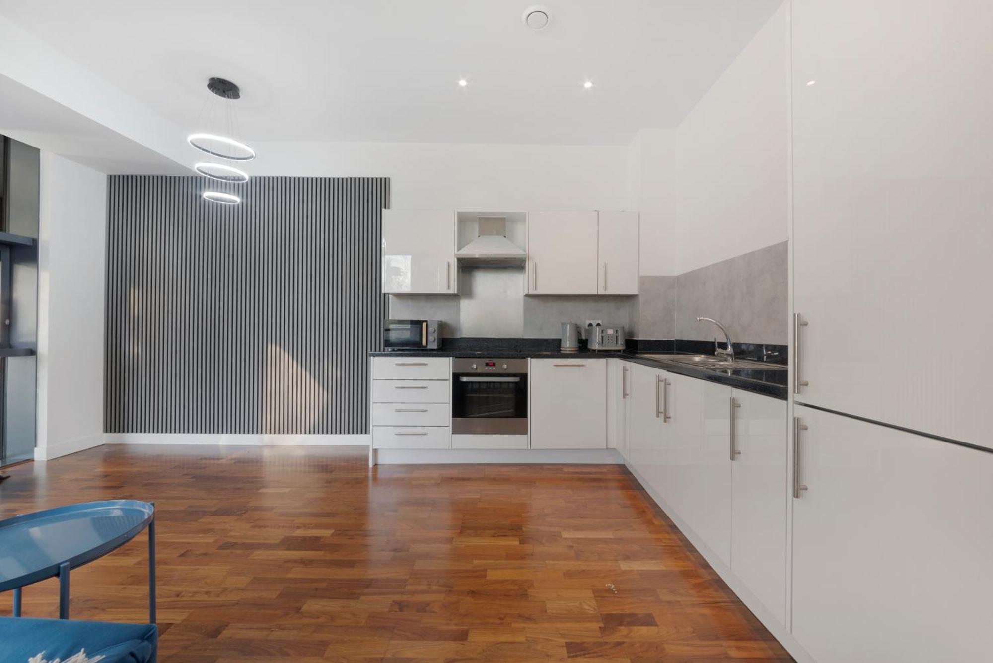 Riverside 2 Bedroom Stratford Apartment London