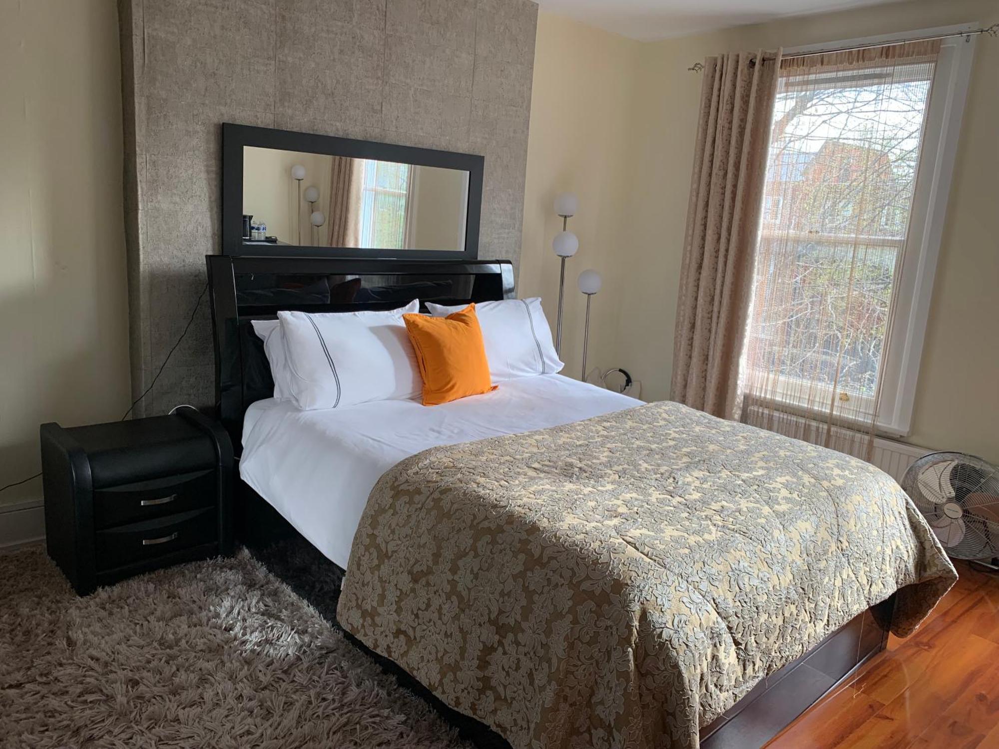 Superbly Furnished In * Londres