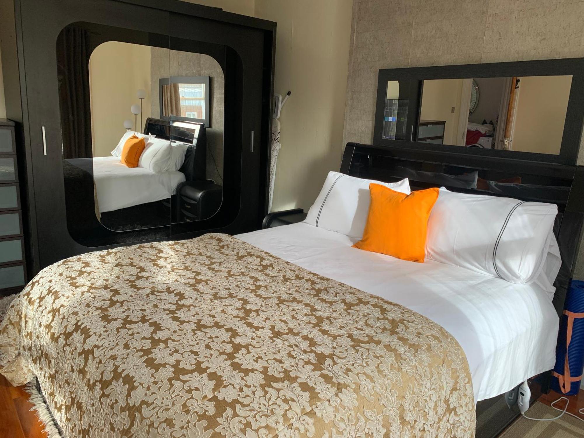 Quarto em Acomodações Particulares Superbly Furnished In