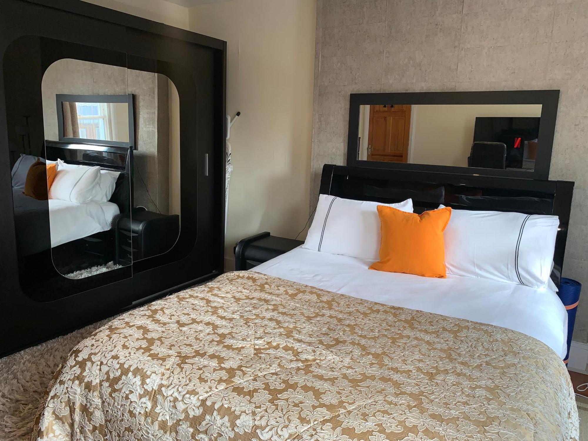 Superbly Furnished In * Londres