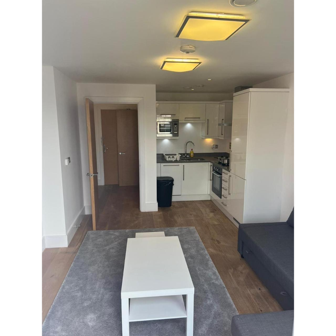 Spacious 1 Bedroom Flat In Kilburn Park F55 Apartamento Londres