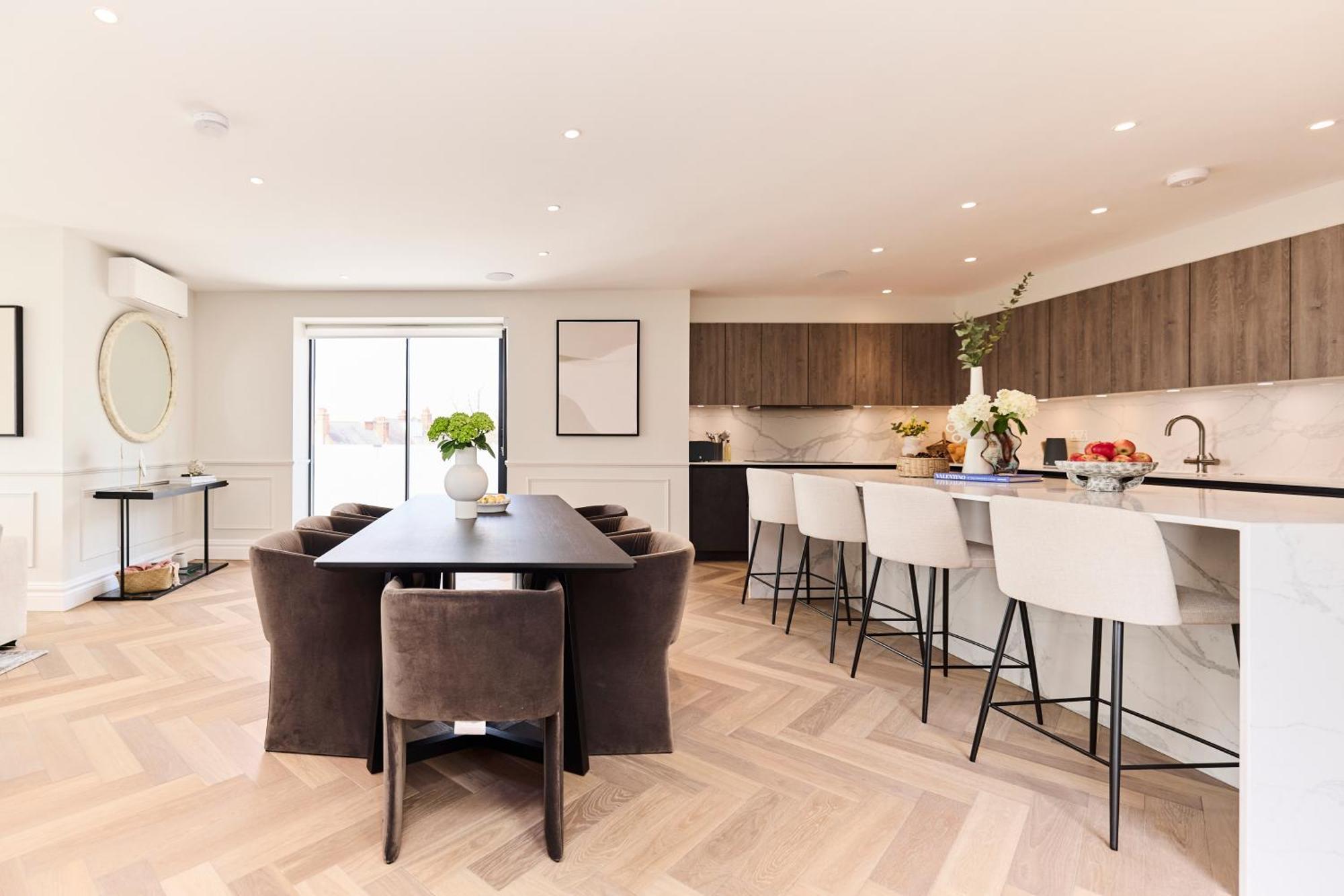The Temple Fortune Crib - Lovely 3bdr House With Balcony Apartment *