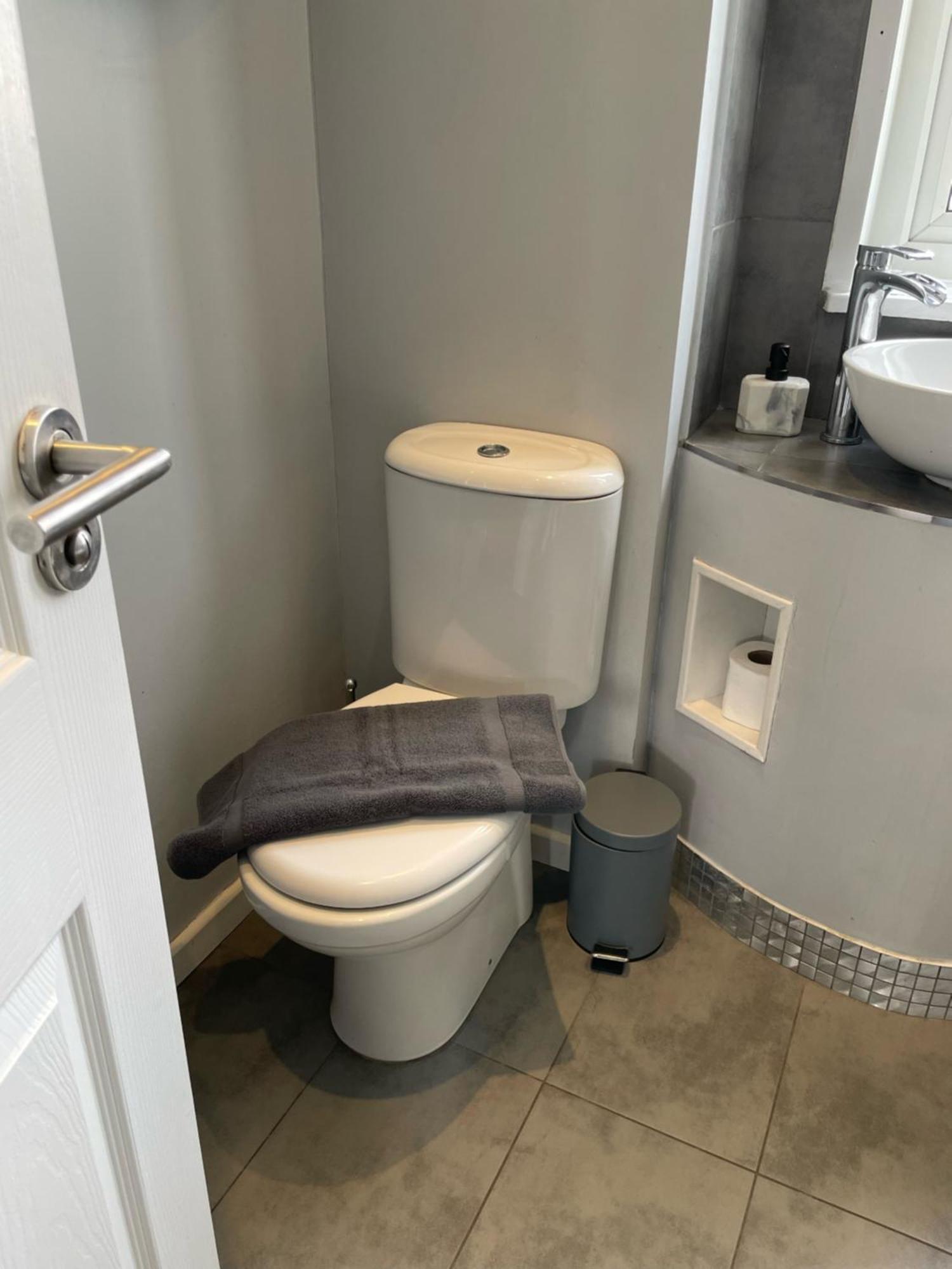 Floor 1 Bedroom With Views Over Apartment *