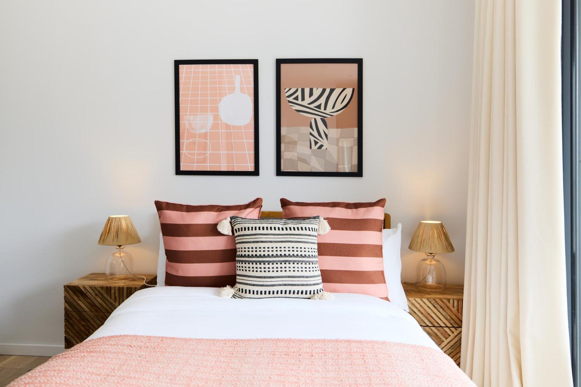 The Brondesbury Hideaway - Stylish 3bdr Flat With Balcony & Parking Apartamento *