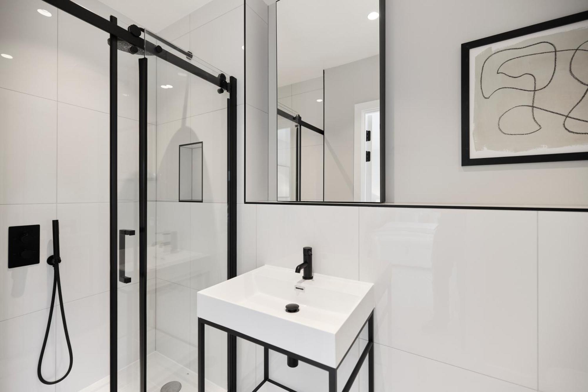 The Brondesbury Hideaway - Stylish 3bdr Flat With Balcony & Parking Apartamento *