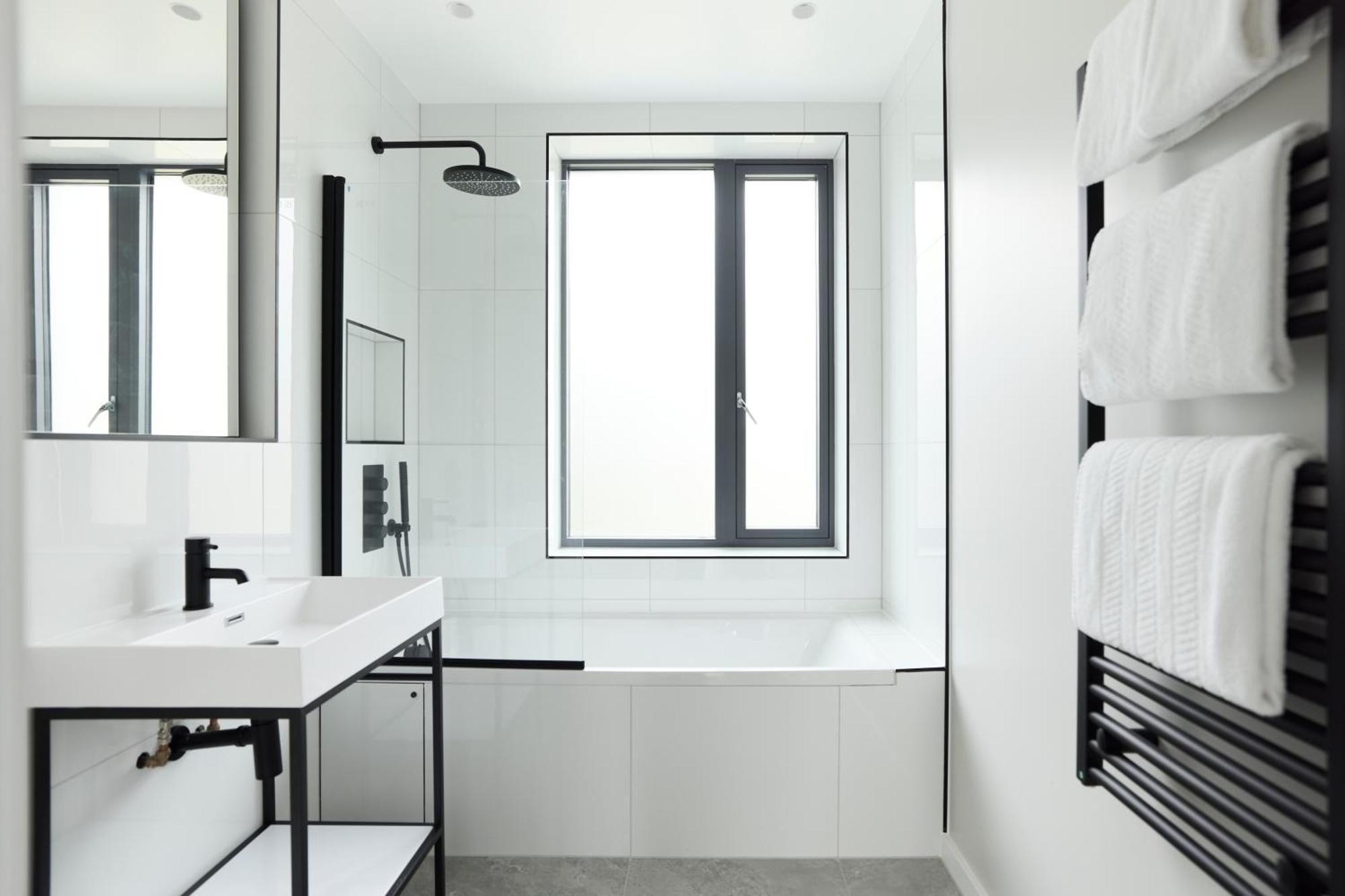 The Brondesbury Hideaway - Stylish 3bdr Flat With Balcony & Parking * Londres