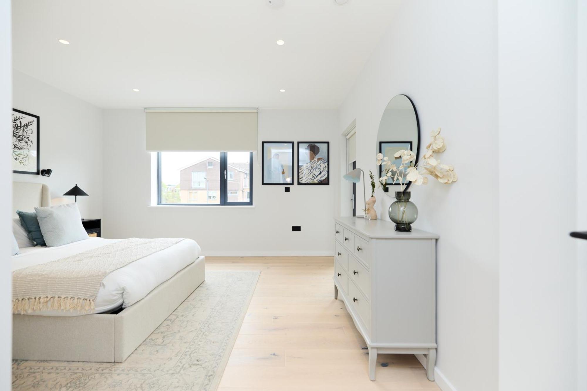 The Brondesbury Hideaway - Stylish 3bdr Flat With Balcony & Parking