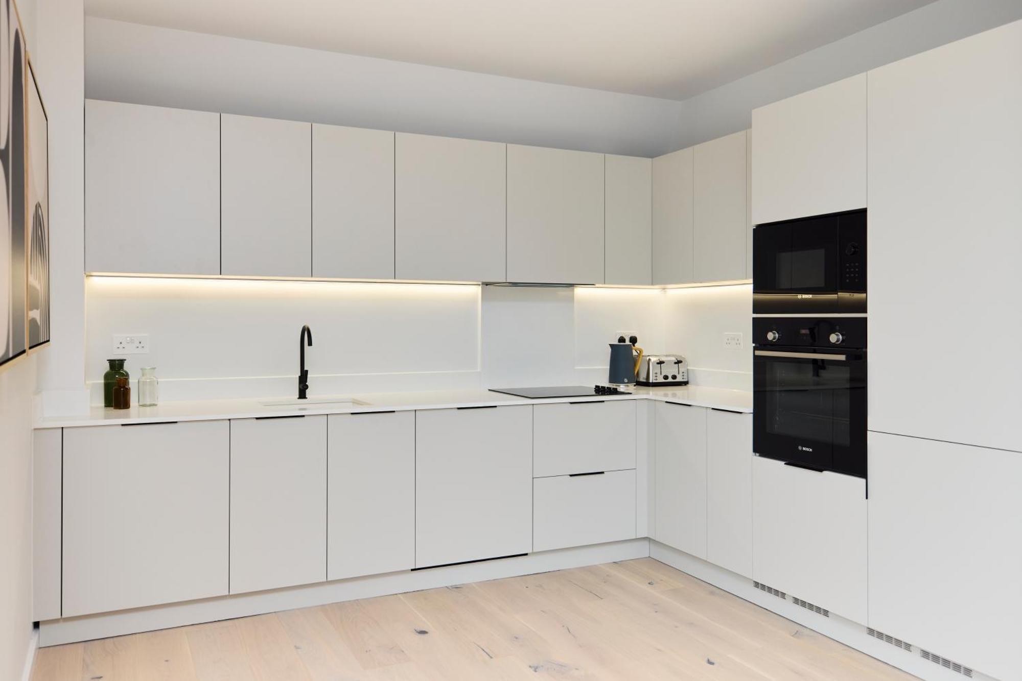 The Brondesbury Hideaway - Stylish 3bdr Flat With Balcony & Parking Apartamento *
