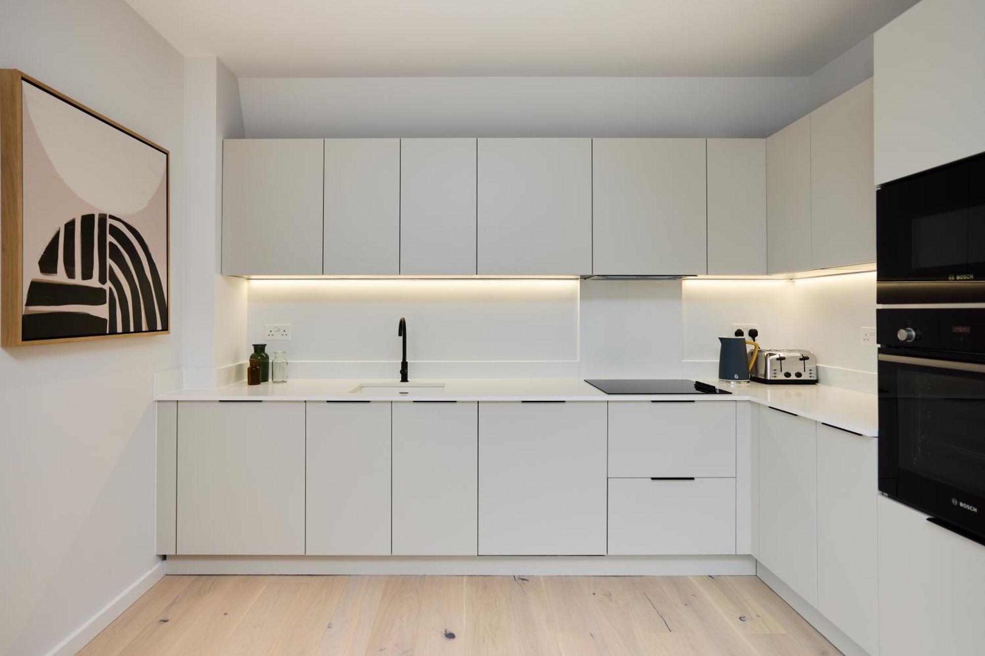 The Brondesbury Hideaway - Stylish 3bdr Flat With Balcony & Parking Apartamento *
