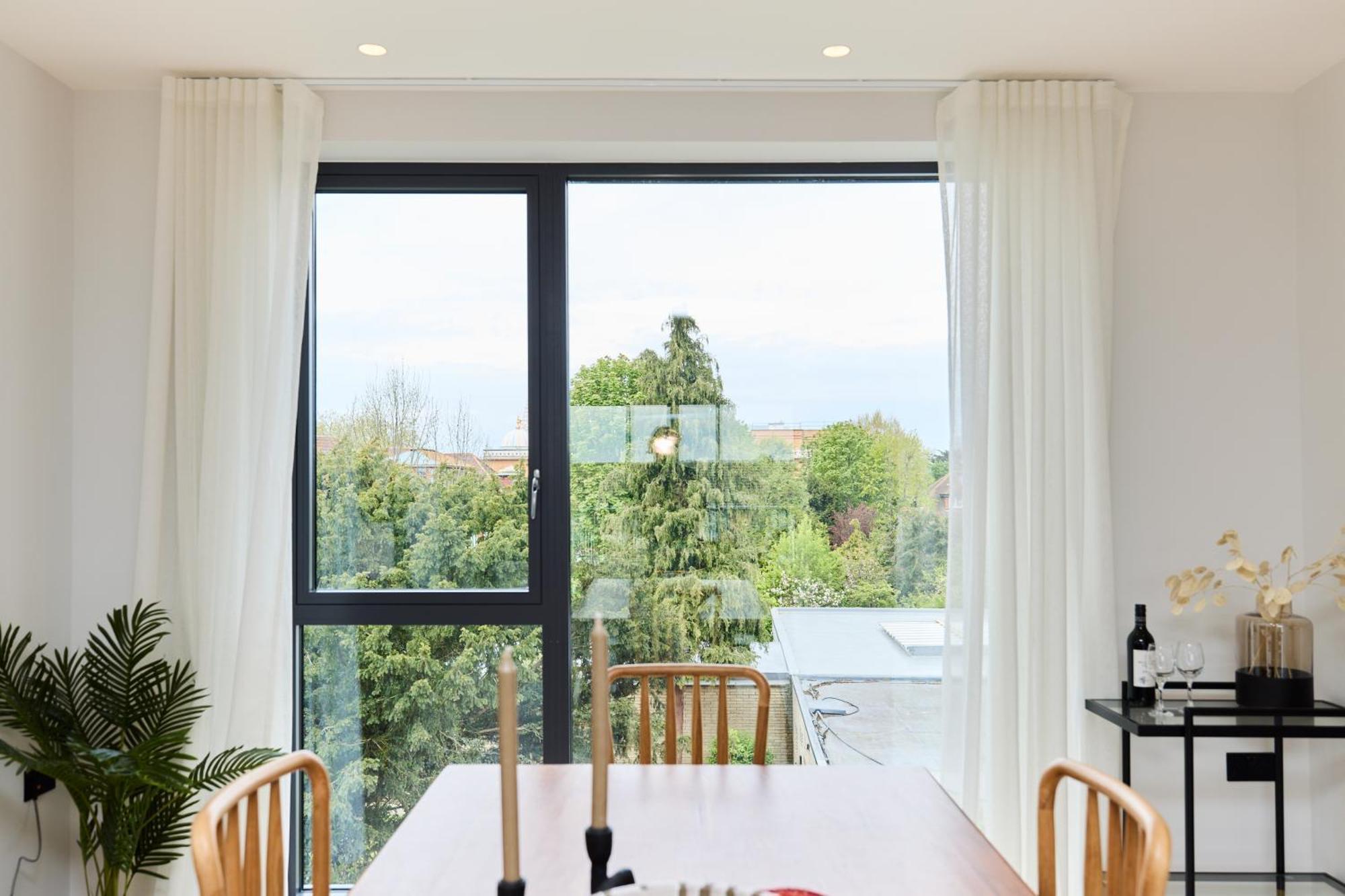 Apartamento The Brondesbury Hideaway - Stylish 3bdr Flat With Balcony & Parking Londres