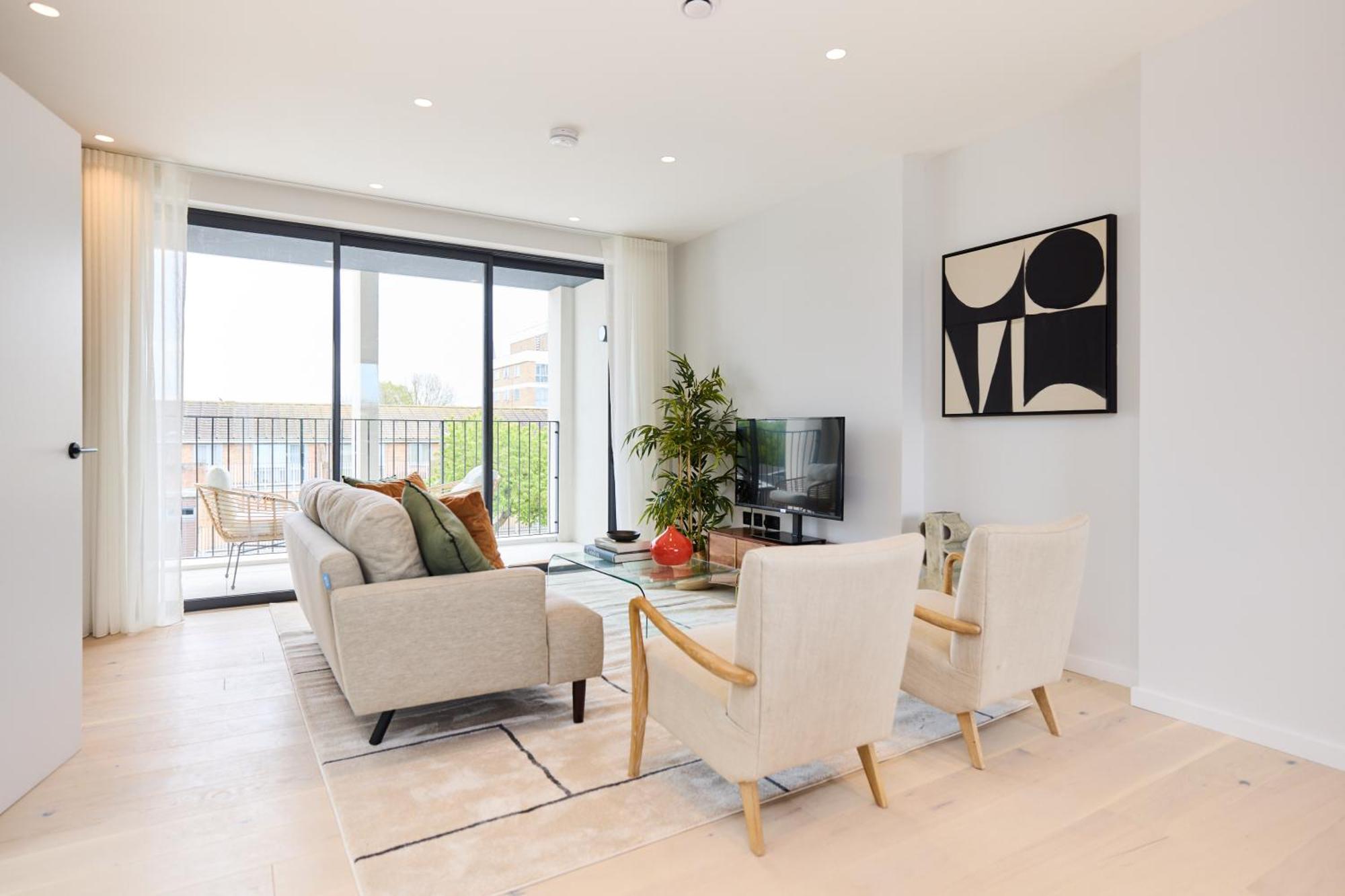 The Brondesbury Hideaway - Stylish 3bdr Flat With Balcony & Parking *
