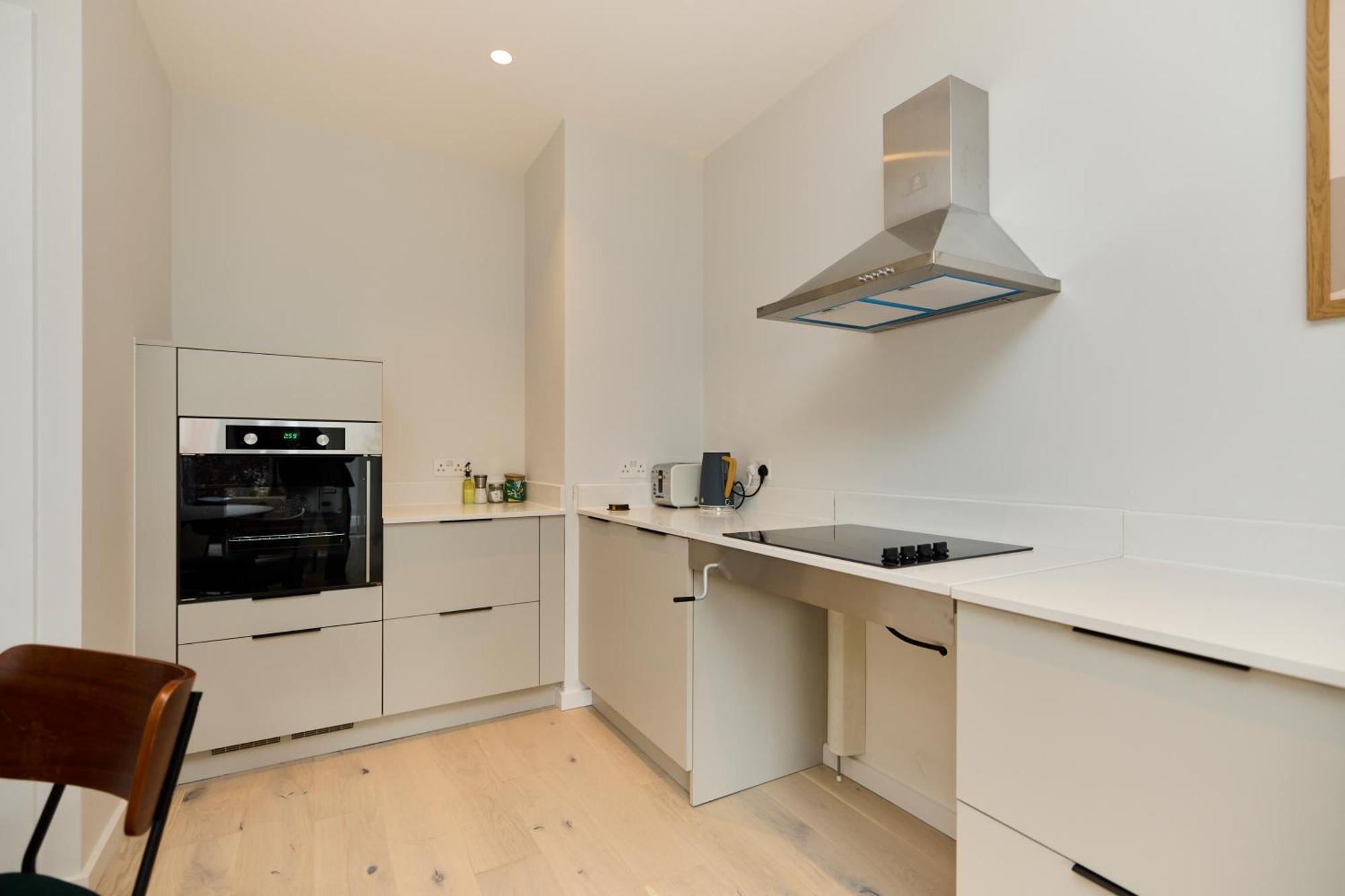 The Brondesbury Escape - Cosy 1bdr Flat With Balcony & Parking * London