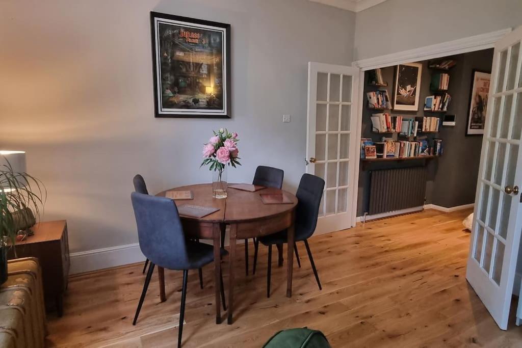 Highgate Maisonette With Roof Terrace * Londres