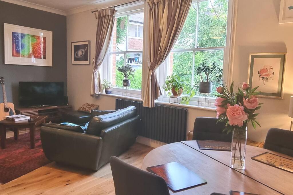 Apartamento Highgate Maisonette With Roof Terrace *