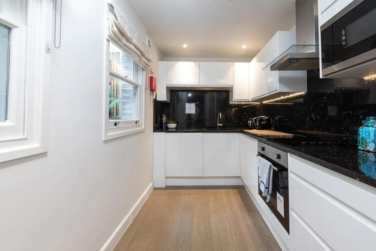 Renovu Premium Homes In Kensington Apartamento