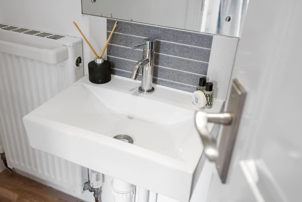 Appartement 3-bedroom Short Term & Flexible Renting Limehouse With Free Wifi & Free Parking Londres