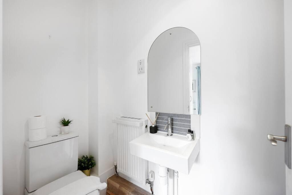 3-bedroom Short Term & Flexible Renting Limehouse With Free Wifi & Free Parking Appartement Londres