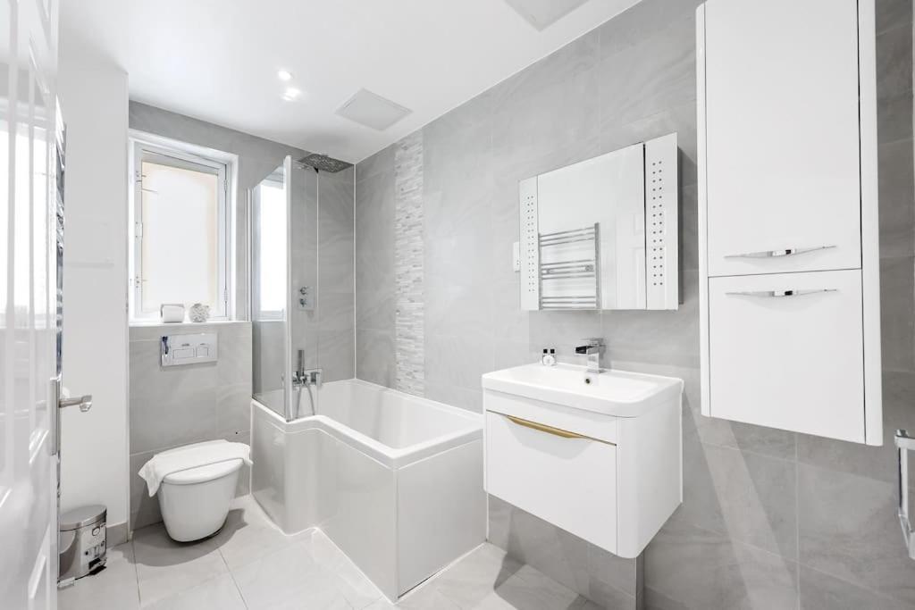 3-bedroom Short Term & Flexible Renting Limehouse With Free Wifi & Free Parking Londres