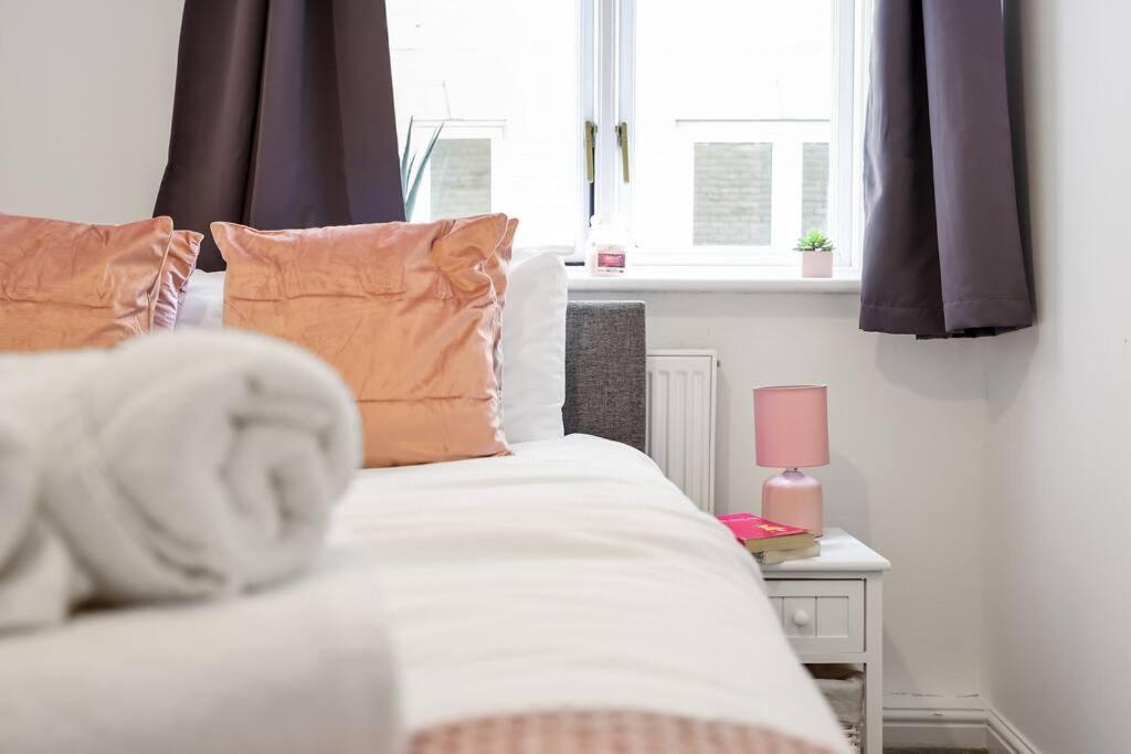 3-bedroom Short Term & Flexible Renting Limehouse With Free Wifi & Free Parking Londres