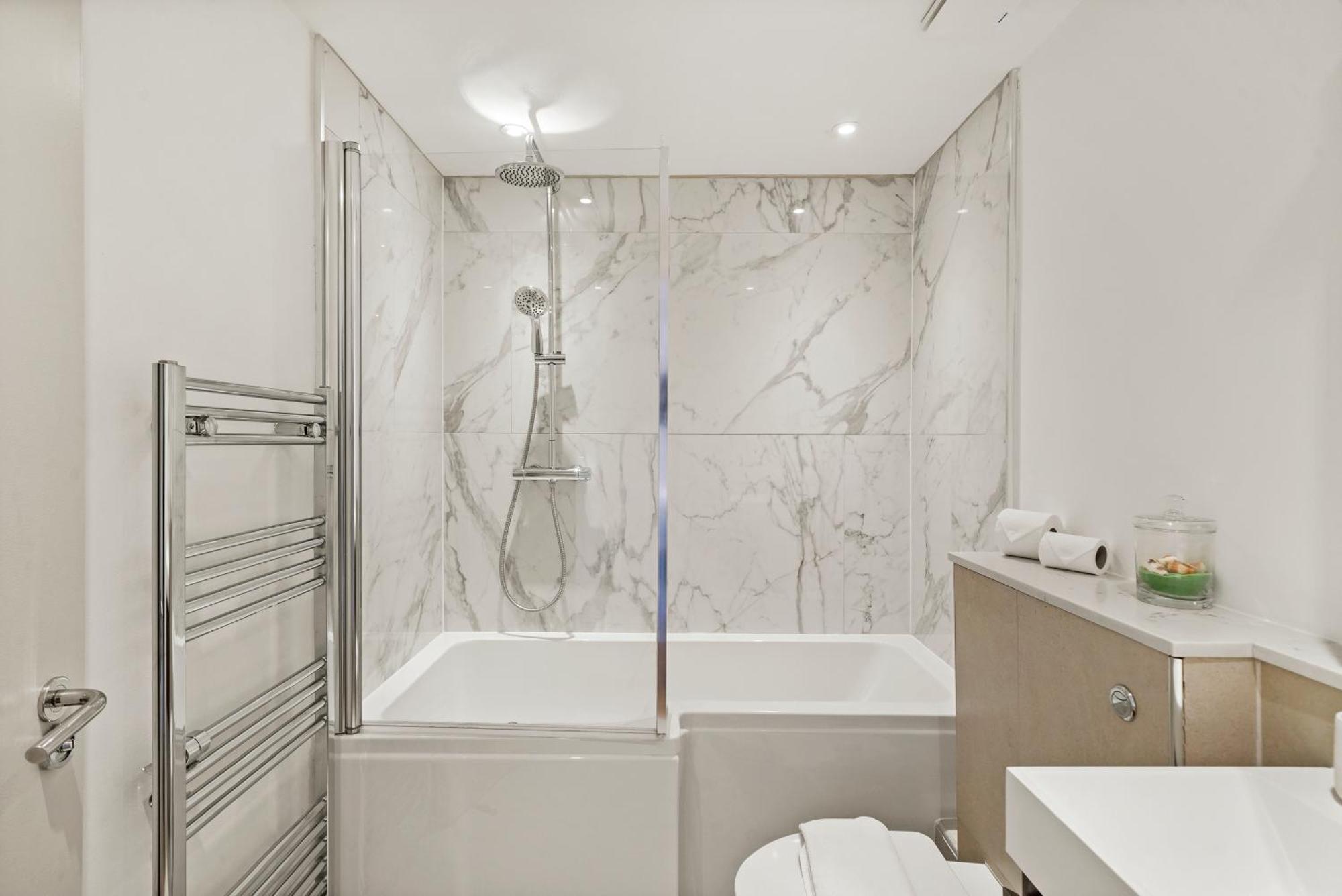 Monthly Stays! 2 Bedroom Short Term & Flexible Renting Canary Wharf With Free Parking Appartement Londres