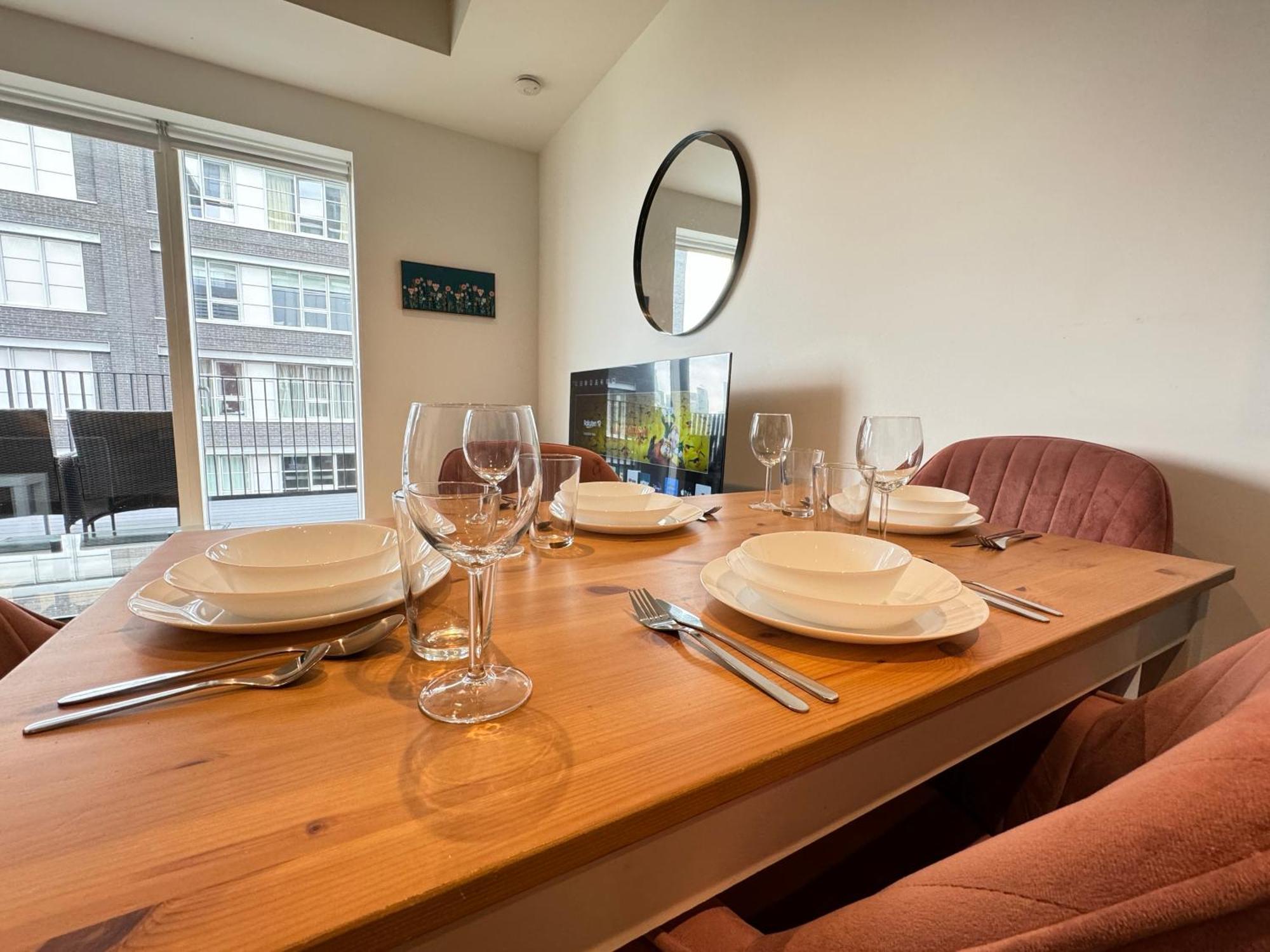 Luxury Flat With Balcony, River View, O2 Arena, Excel, Canary Wharf, Station Apartamento Londres