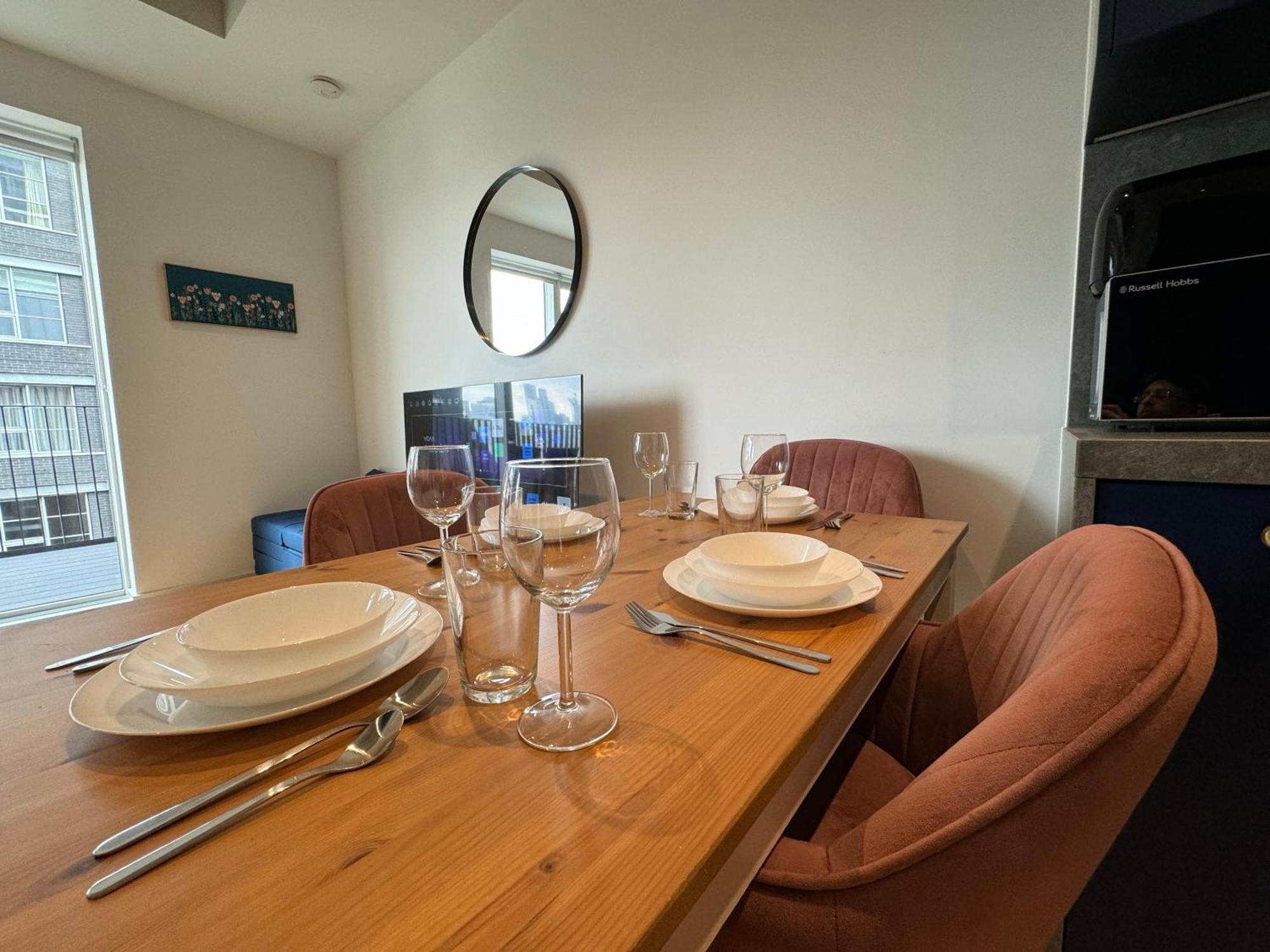 Luxury Flat With Balcony, River View, O2 Arena, Excel, Canary Wharf, Station Apartamento Londres