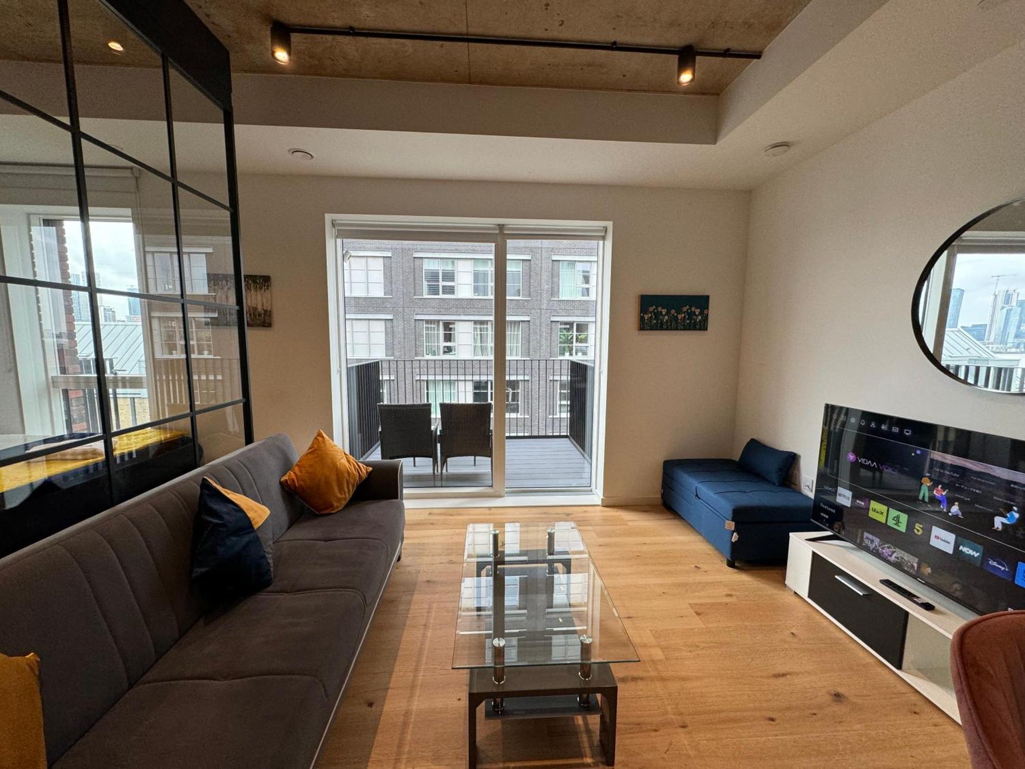 Luxury Flat With Balcony, River View, O2 Arena, Excel, Canary Wharf, Station * Londres