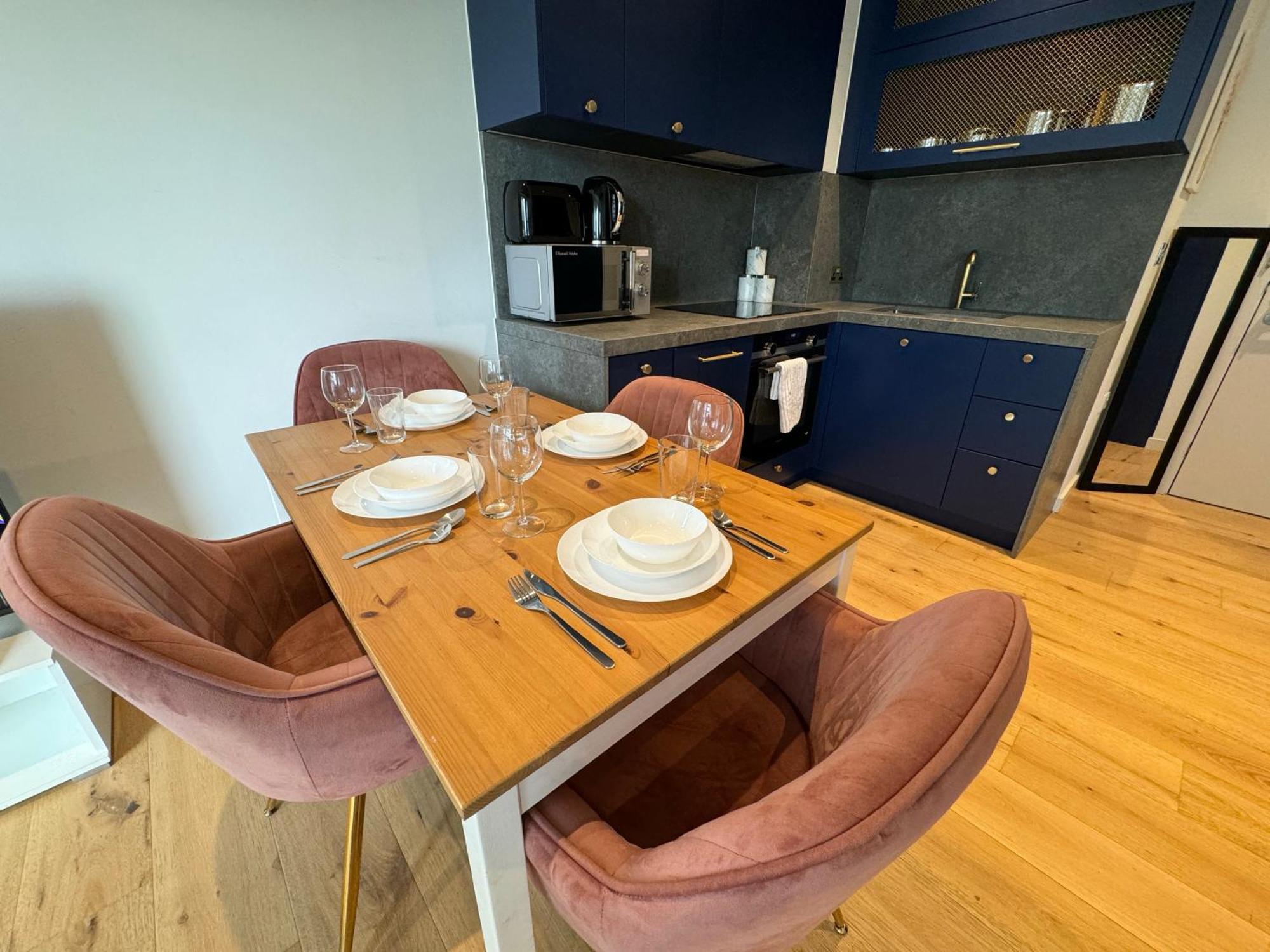 Luxury Flat With Balcony, River View, O2 Arena, Excel, Canary Wharf, Station