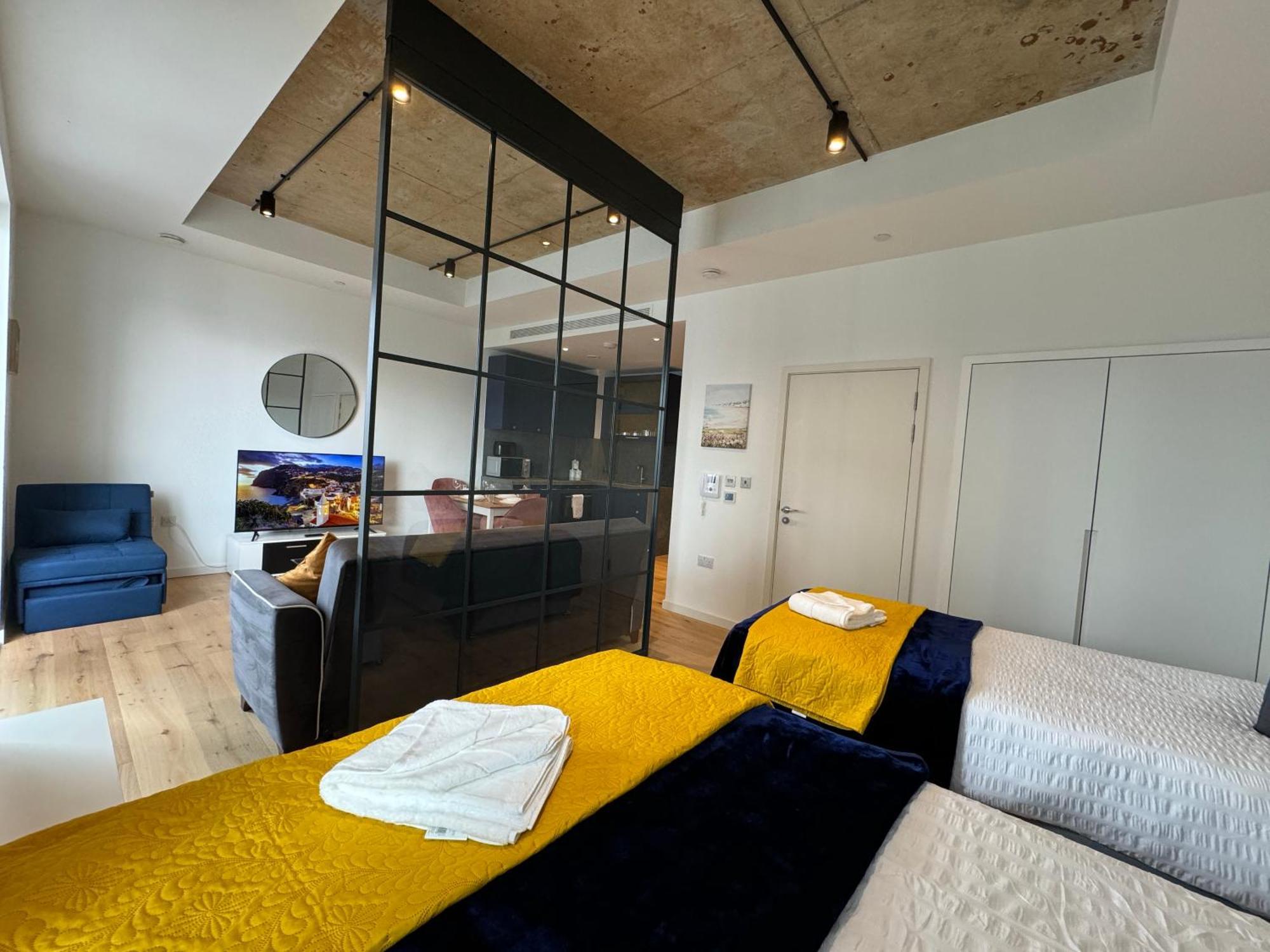Luxury Flat With Balcony, River View, O2 Arena, Excel, Canary Wharf, Station Londres
