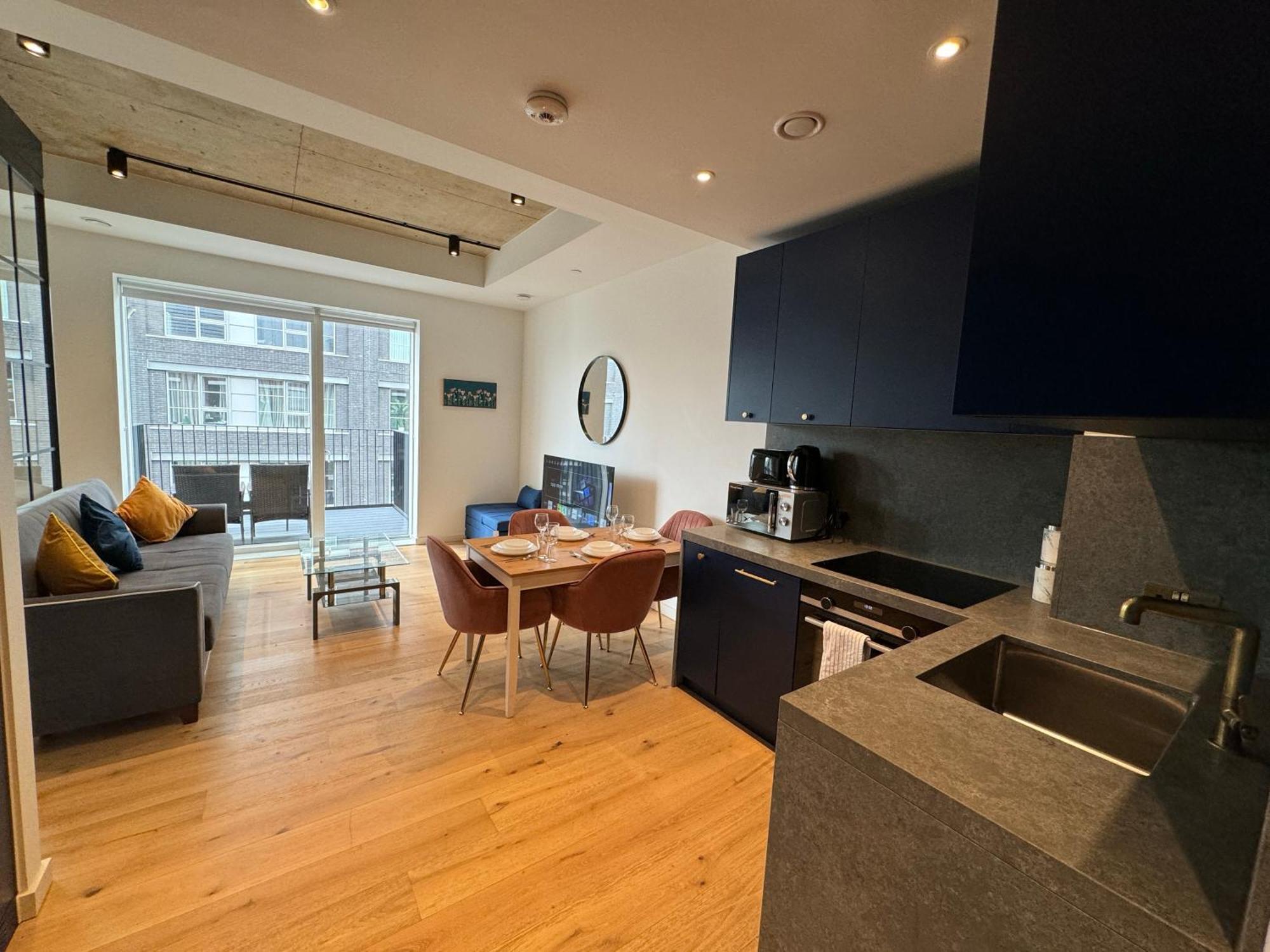 Luxury Flat With Balcony, River View, O2 Arena, Excel, Canary Wharf, Station