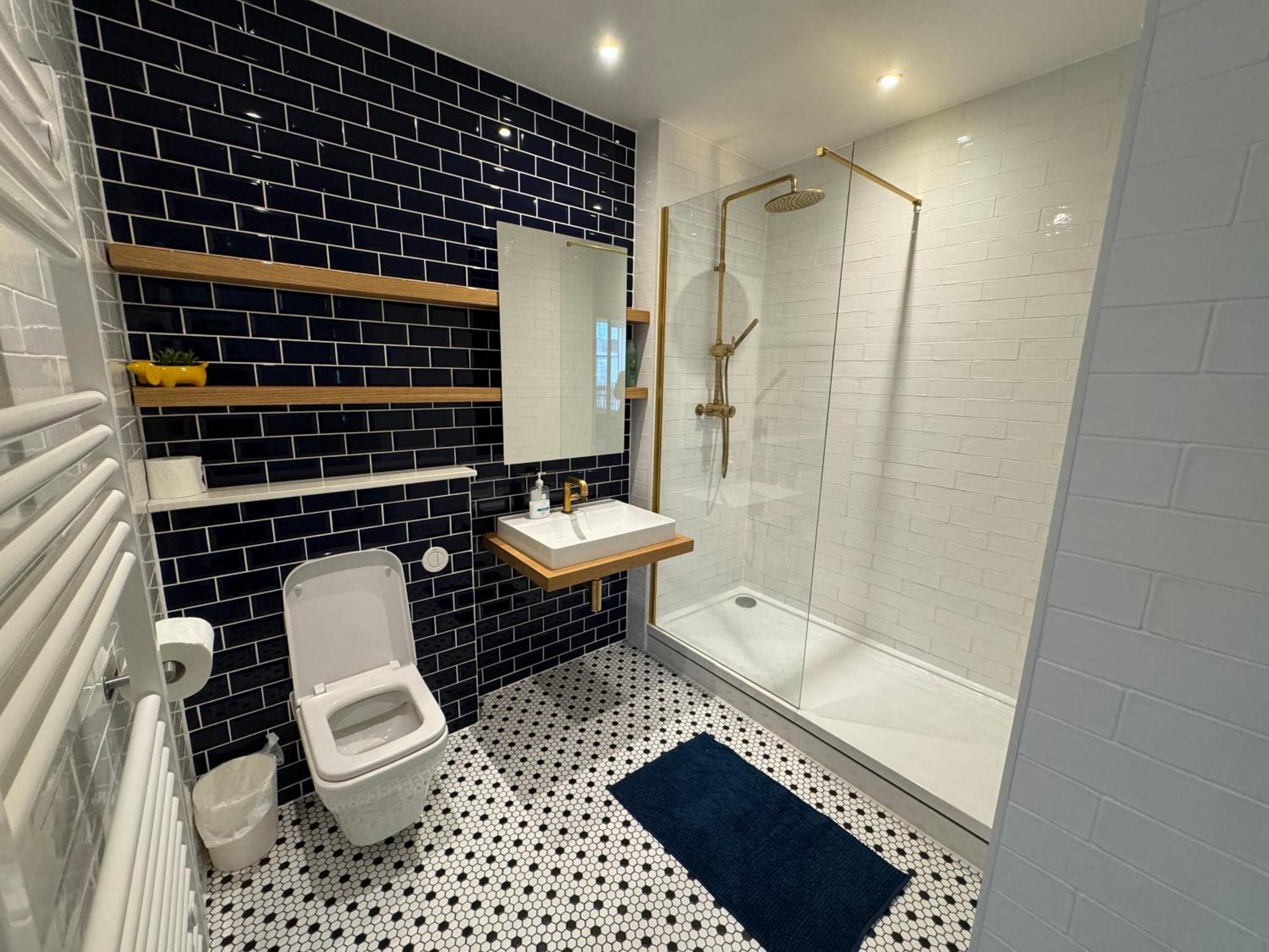 Luxury Flat With Balcony, River View, O2 Arena, Excel, Canary Wharf, Station * Londres