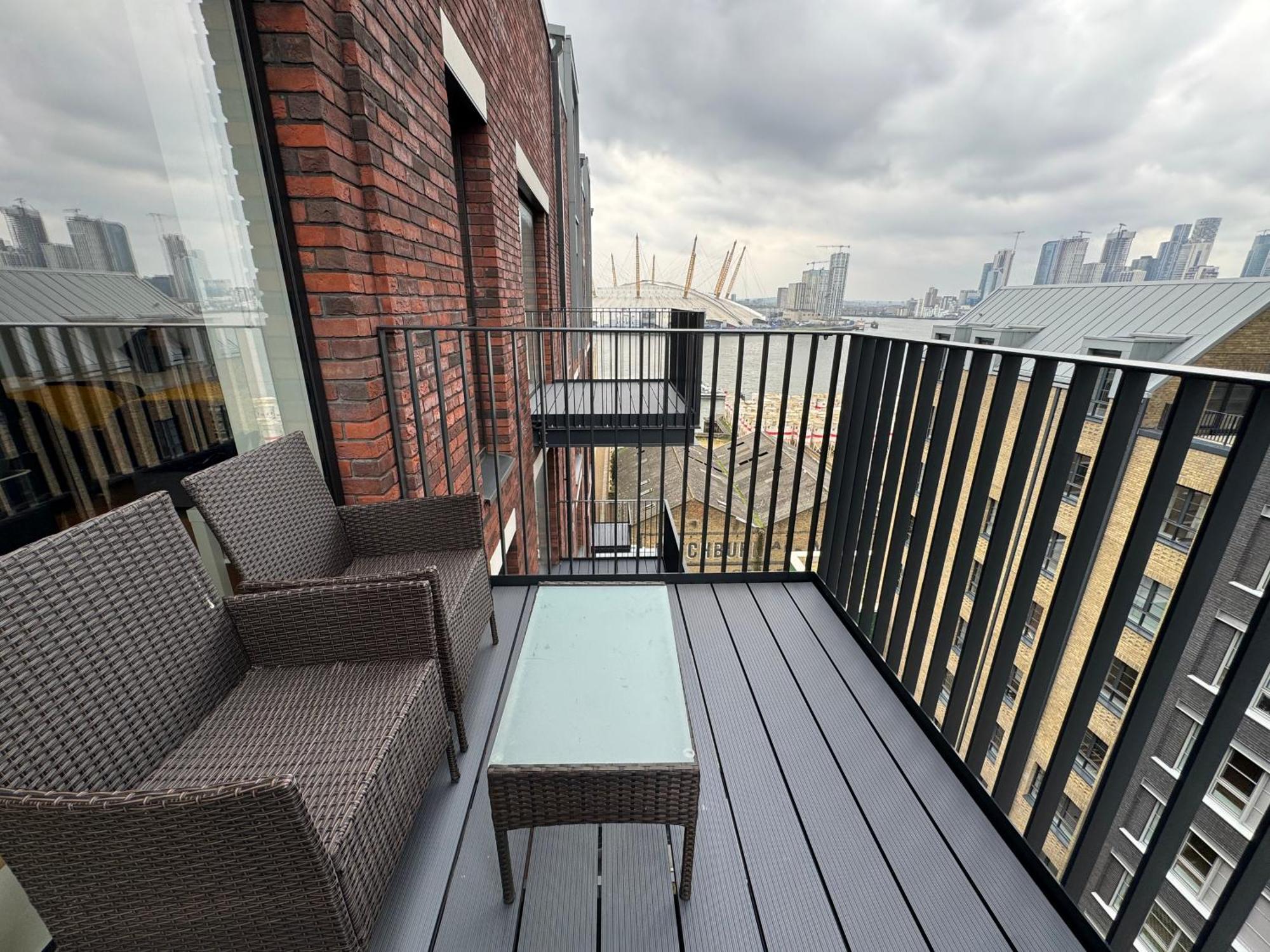 Luxury Flat With Balcony, River View, O2 Arena, Excel, Canary Wharf, Station Apartamento *