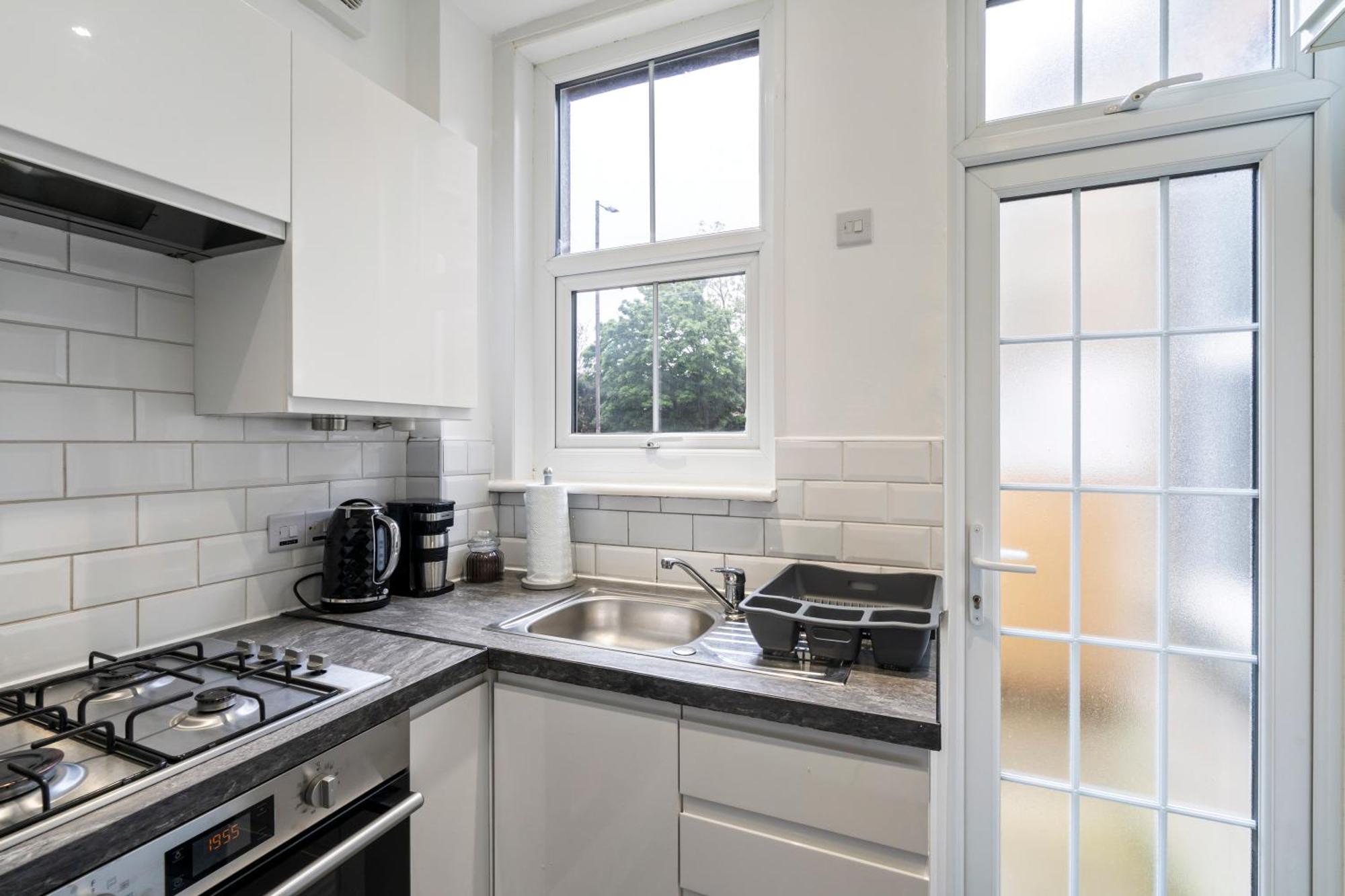 Modern 3 Bedroom In Wimbeldon Park * Londres