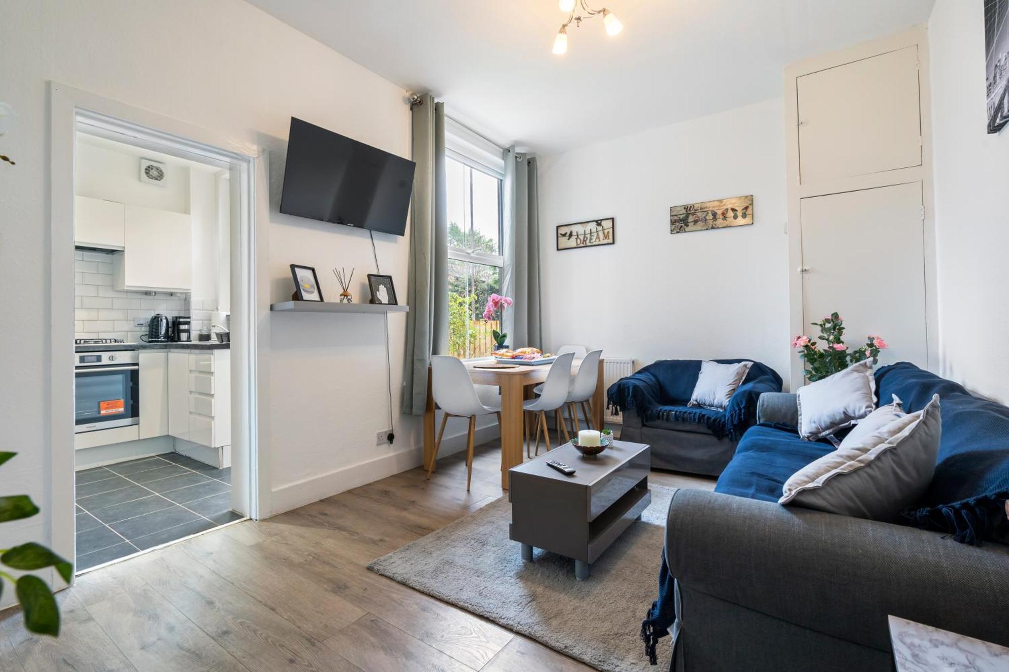 Modern 3 Bedroom In Wimbeldon Park London